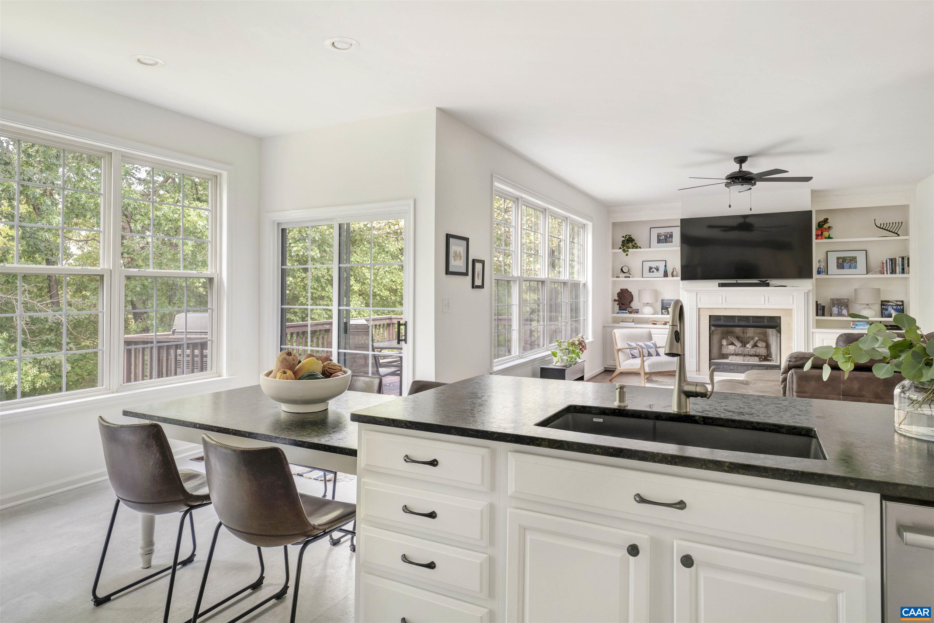 1186 FOXCHASE RDG