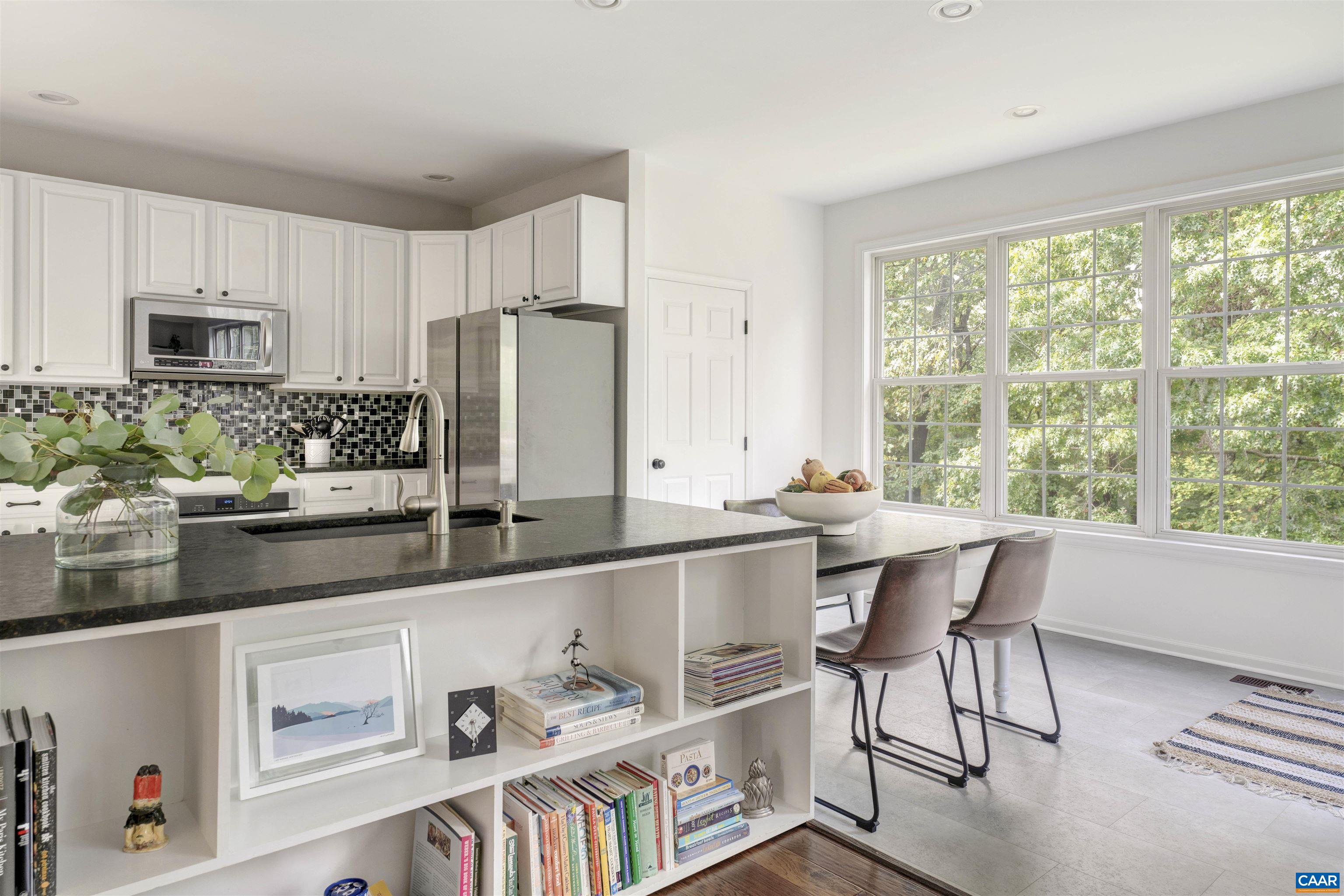 1186 FOXCHASE RDG