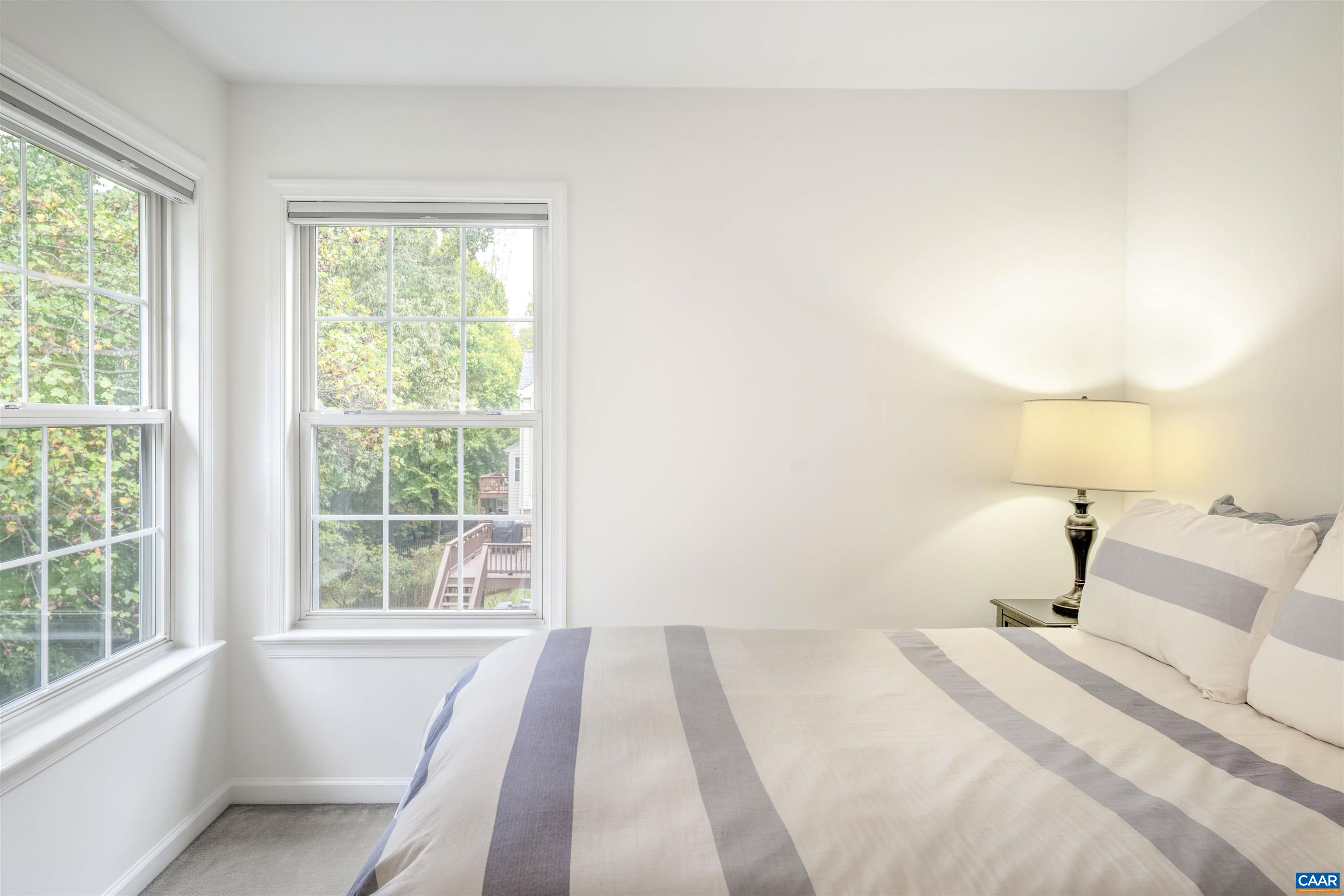 1186 FOXCHASE RDG