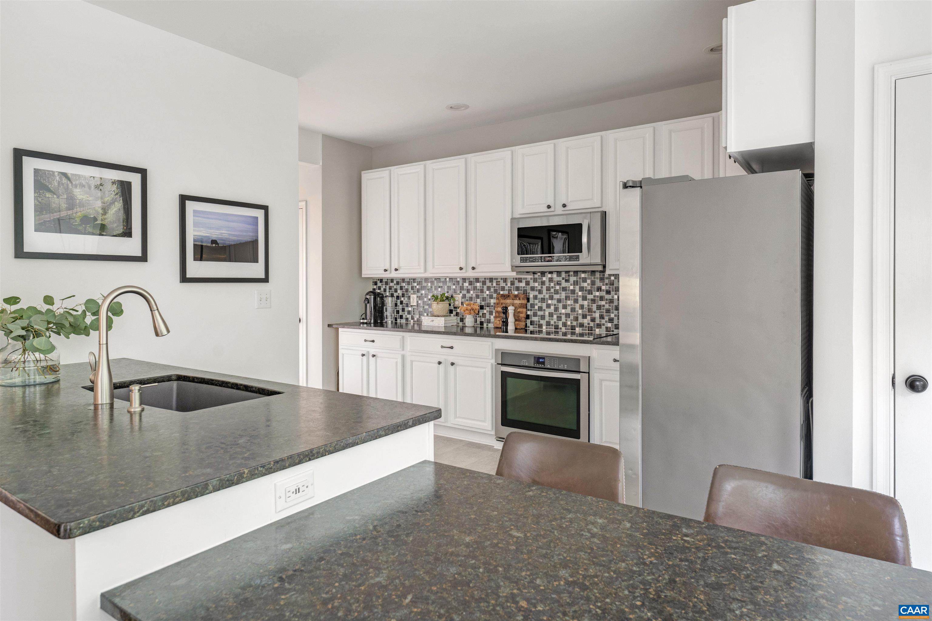 1186 FOXCHASE RDG