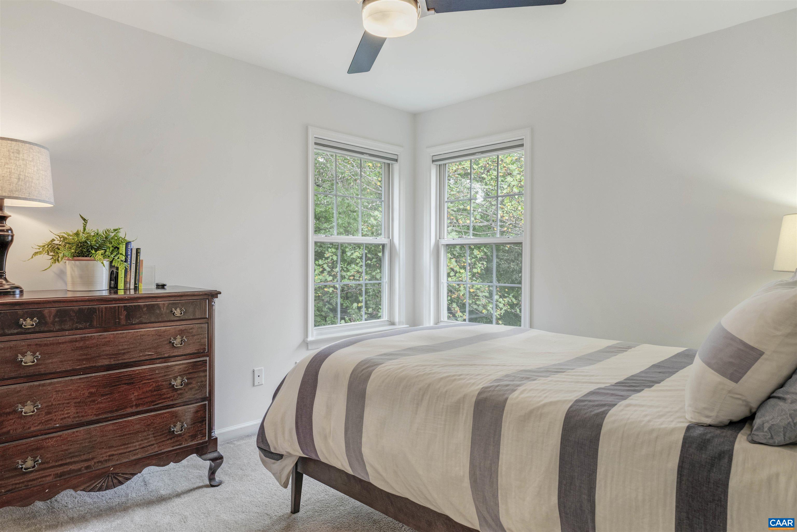 1186 FOXCHASE RDG