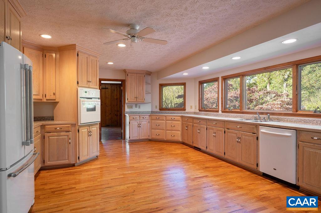 250 JEFFERS DR