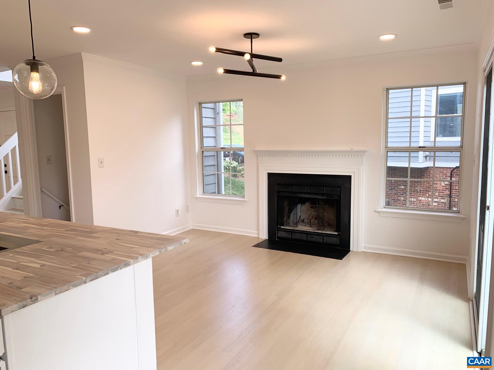 1273 MAPLE VIEW DR