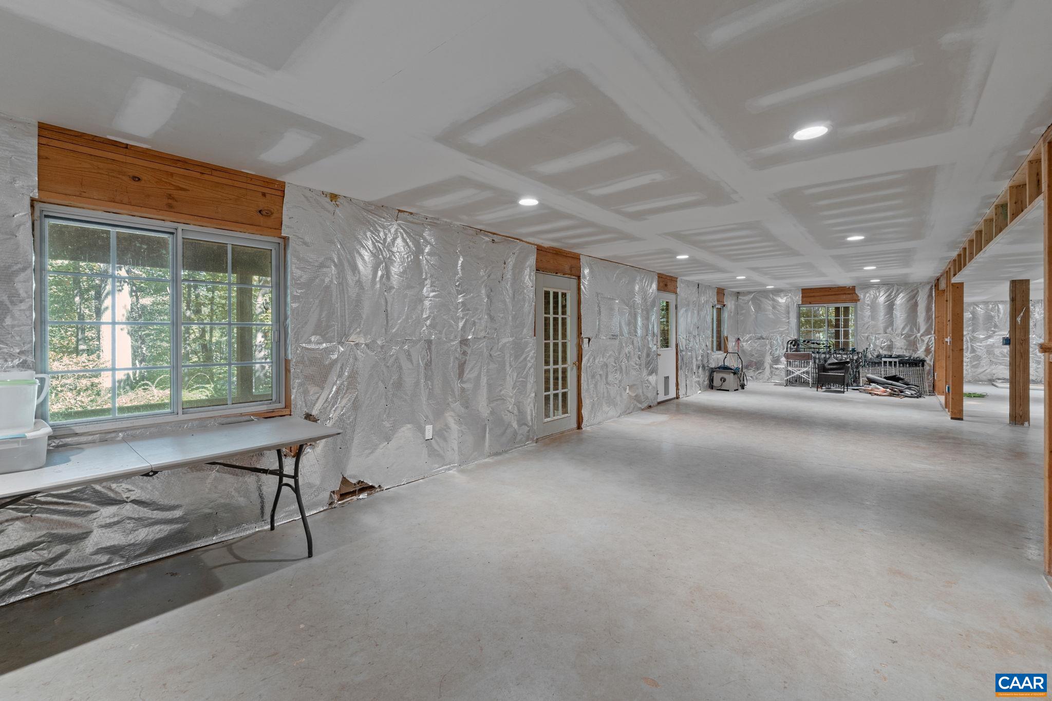 56 HICKORY LN
