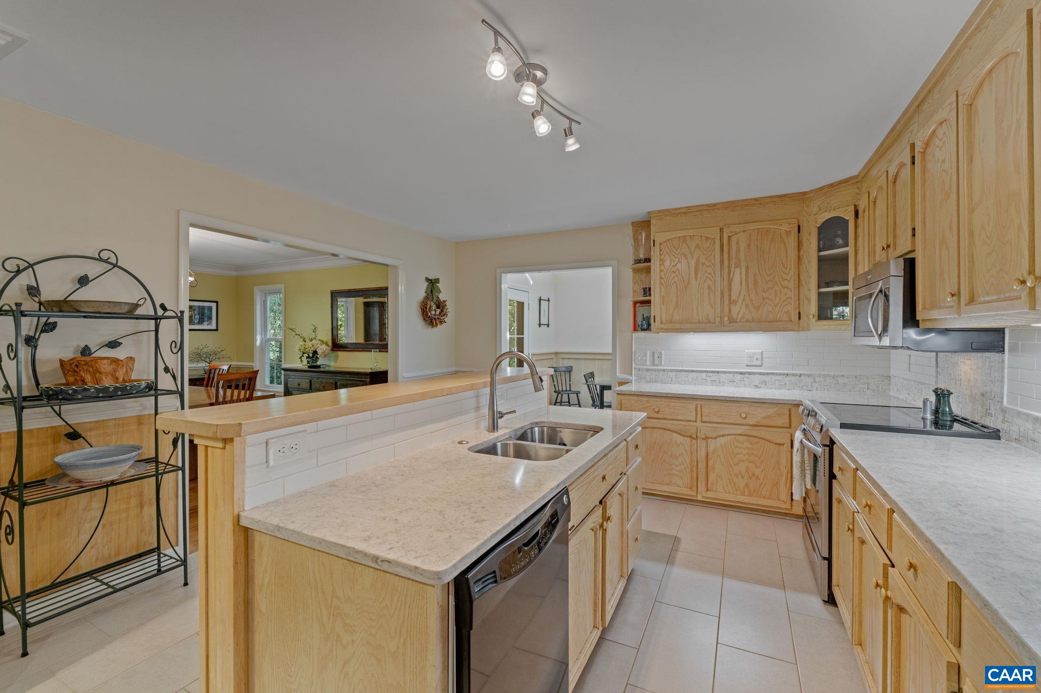 56 HICKORY LN