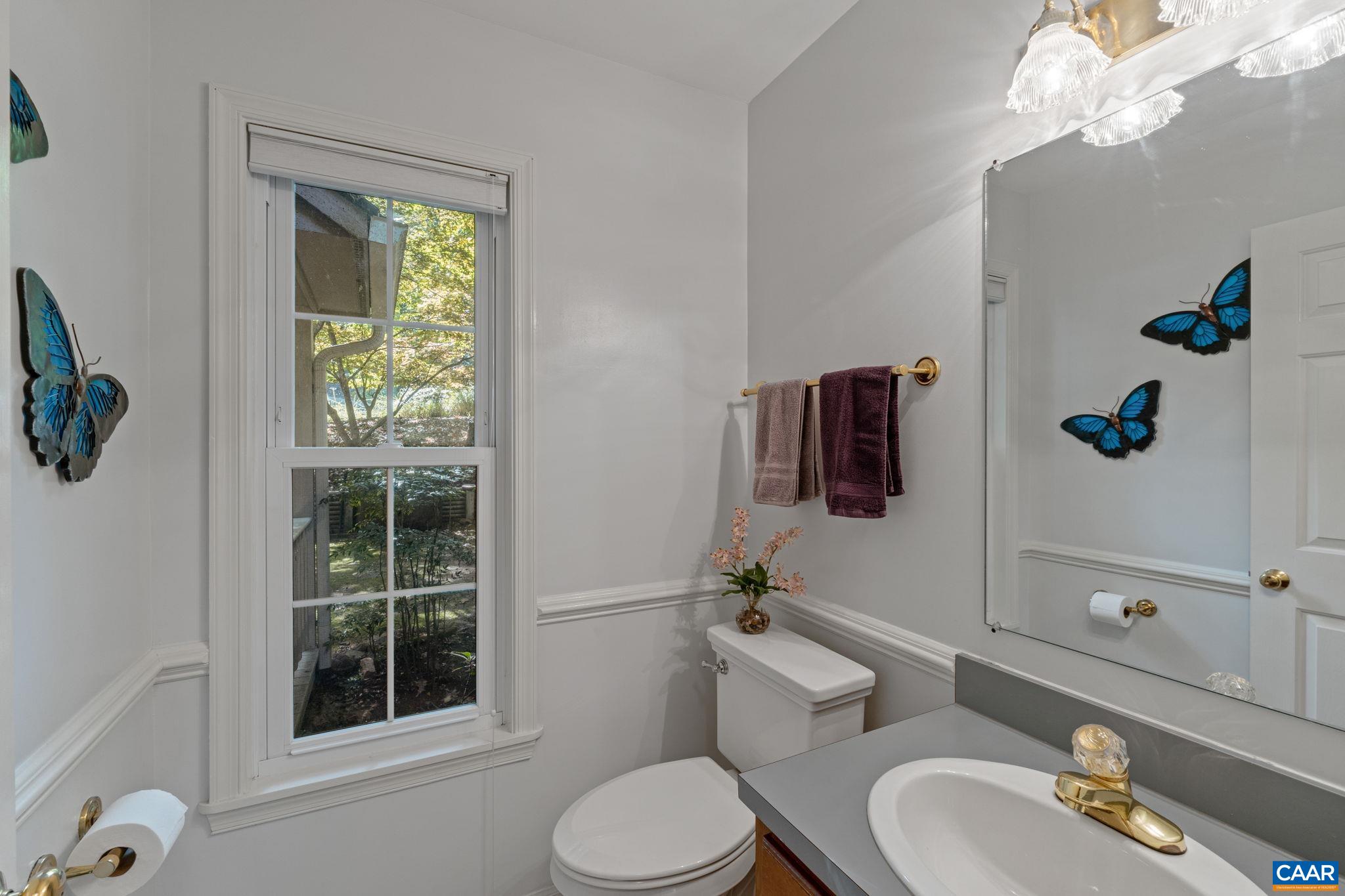56 HICKORY LN