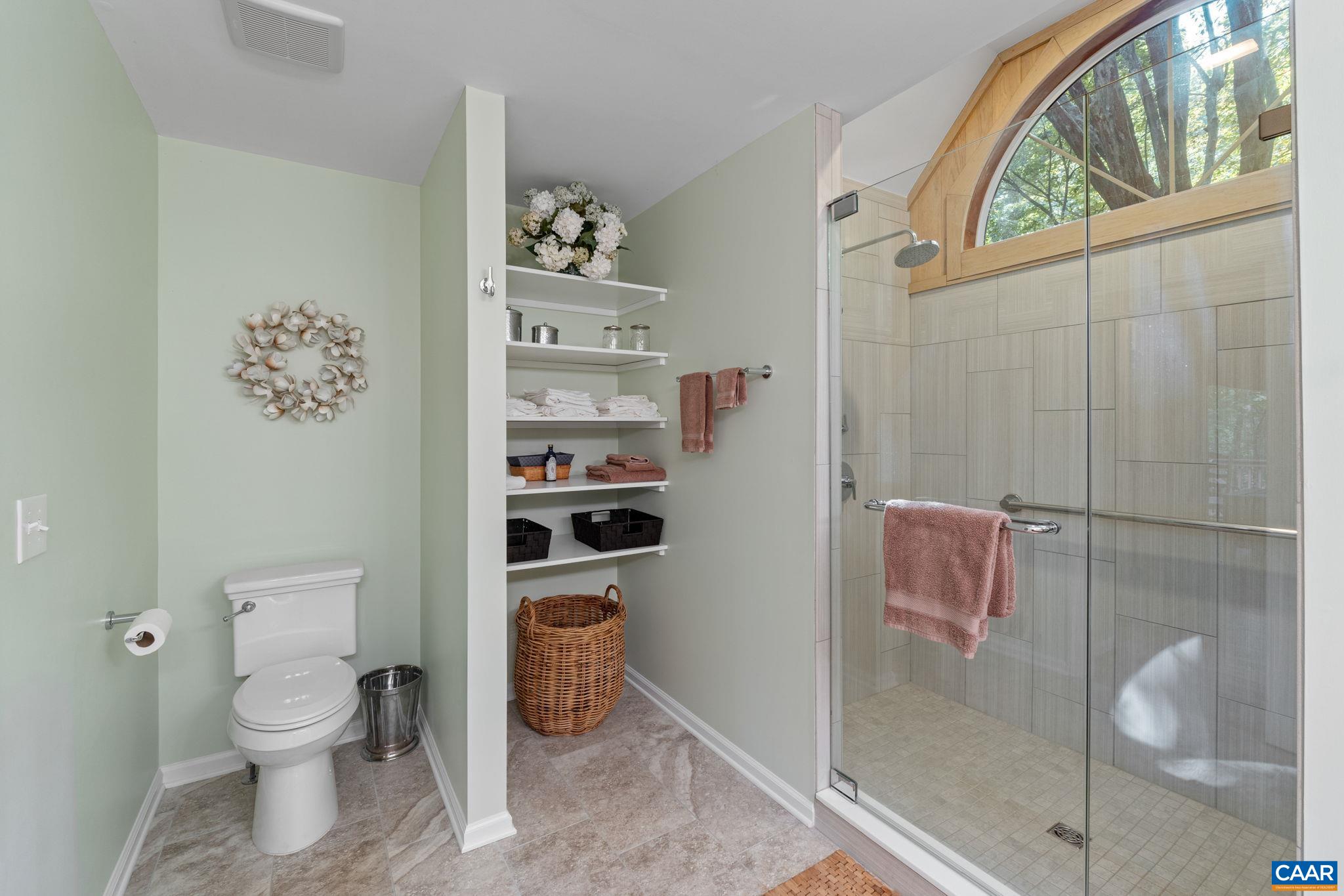 56 HICKORY LN