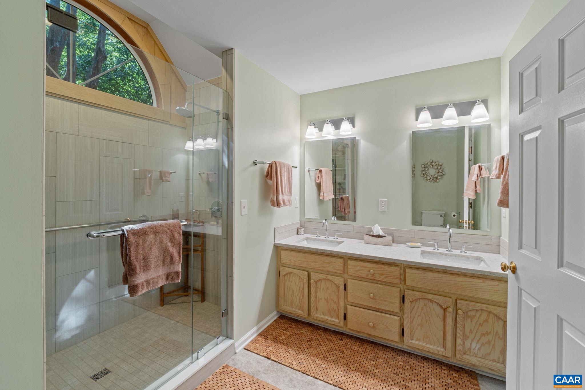 56 HICKORY LN