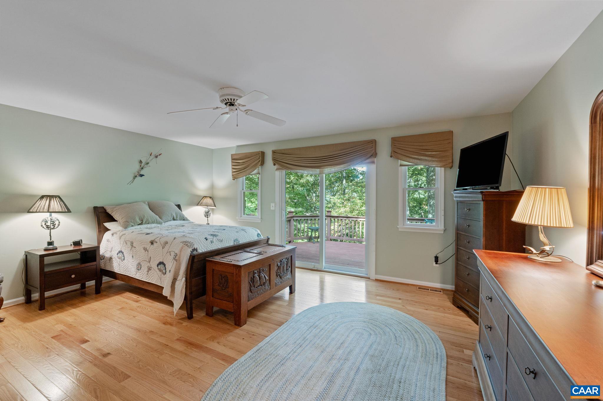 56 HICKORY LN