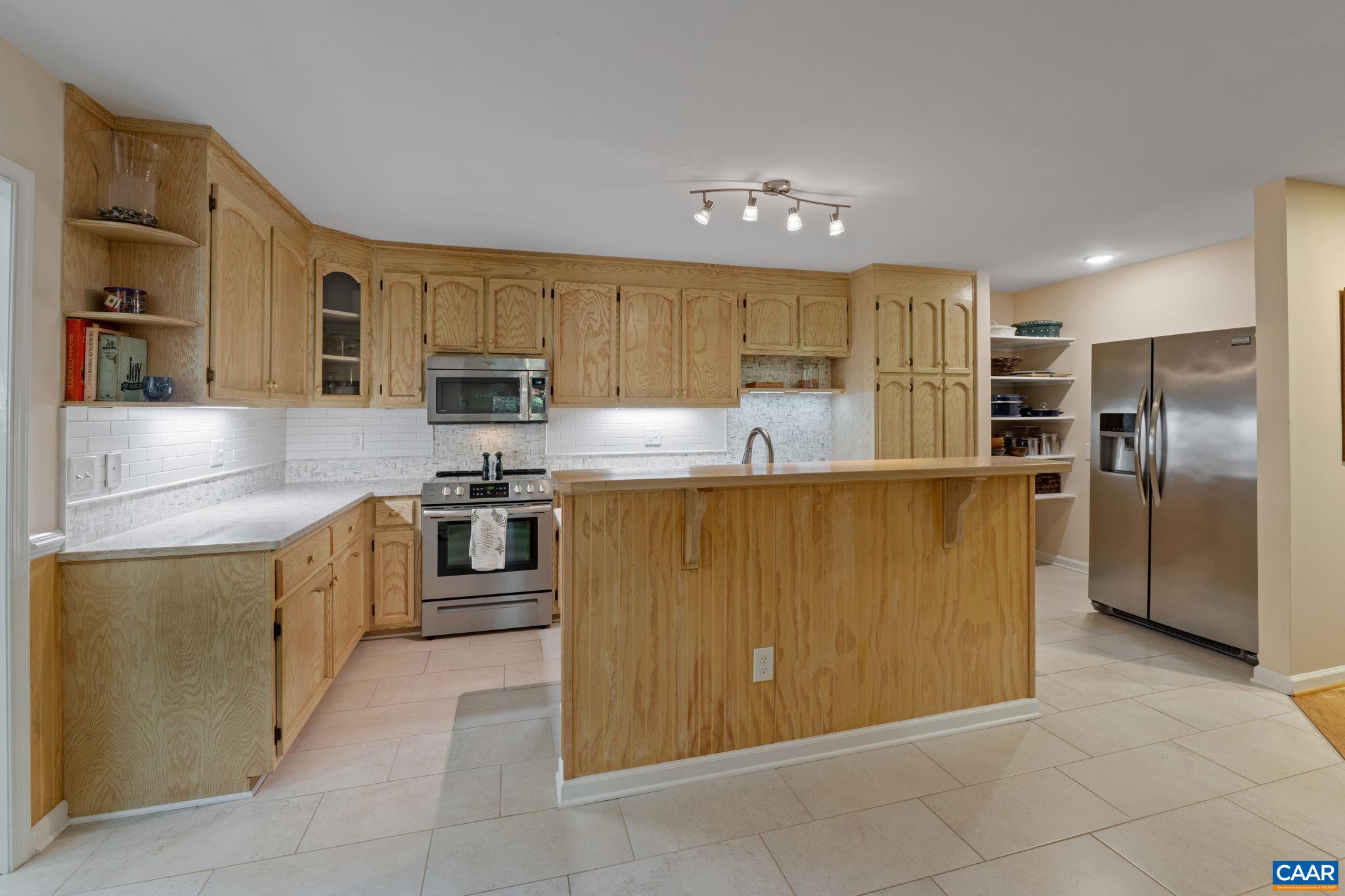 56 HICKORY LN