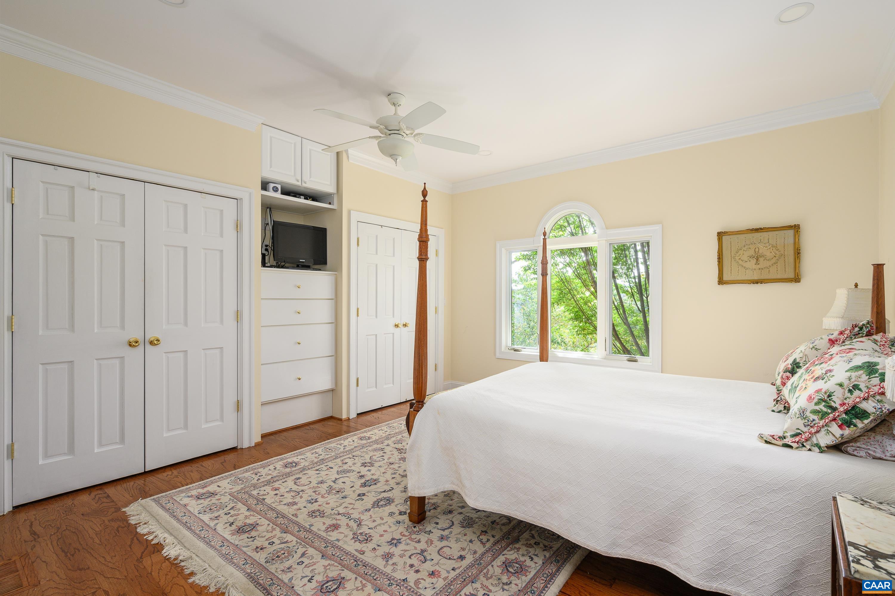 1113 MARION DR