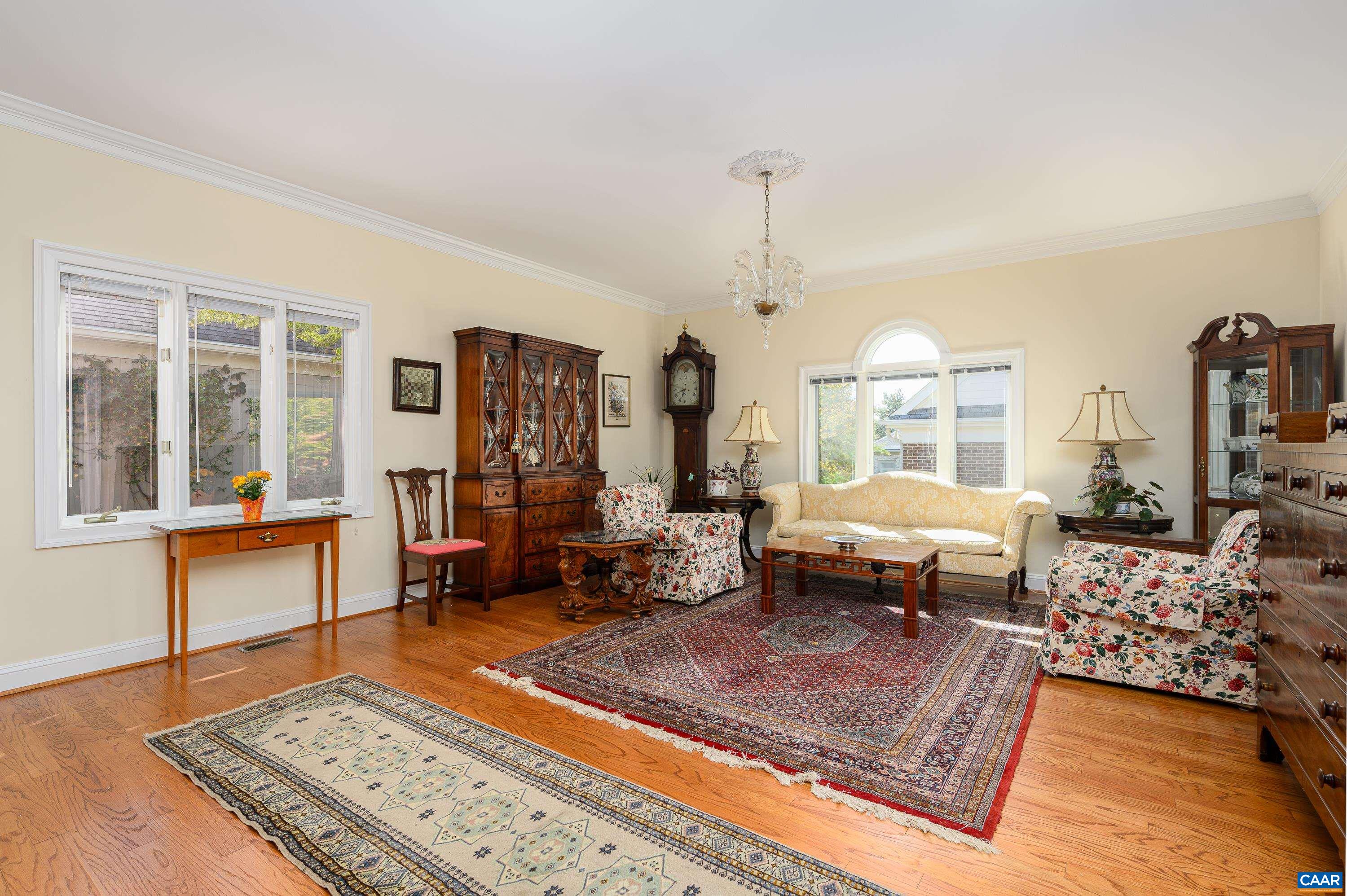 1113 MARION DR