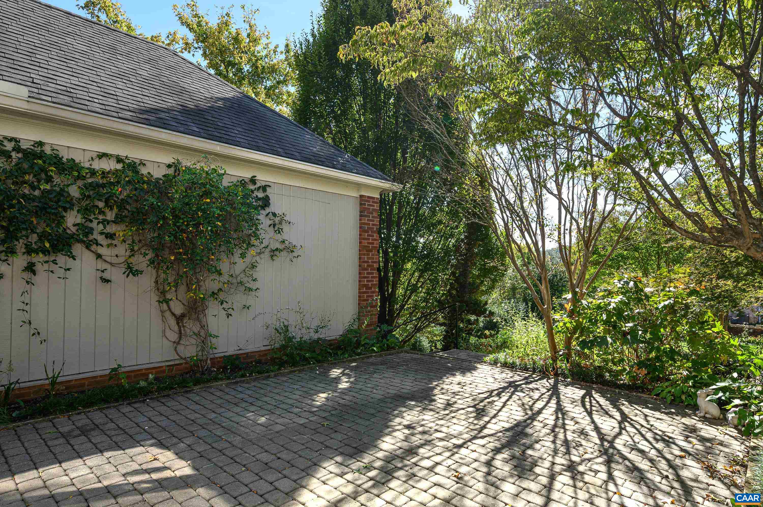 1113 MARION DR