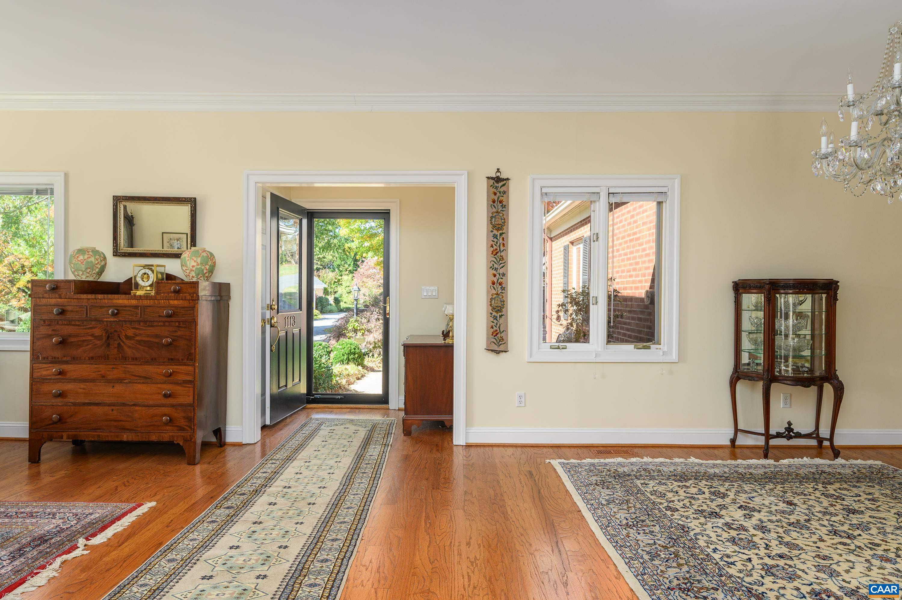 1113 MARION DR