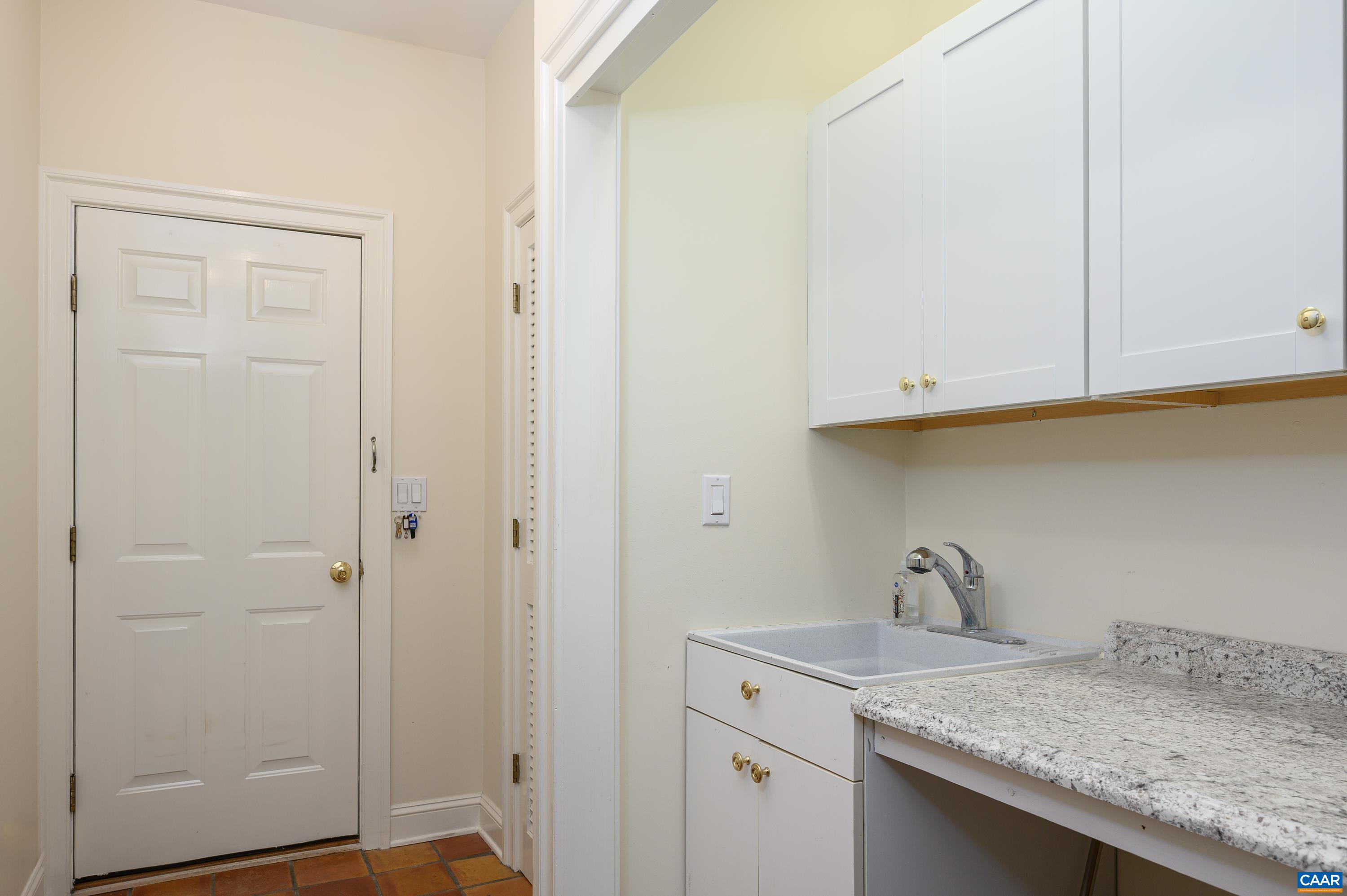 1113 MARION DR