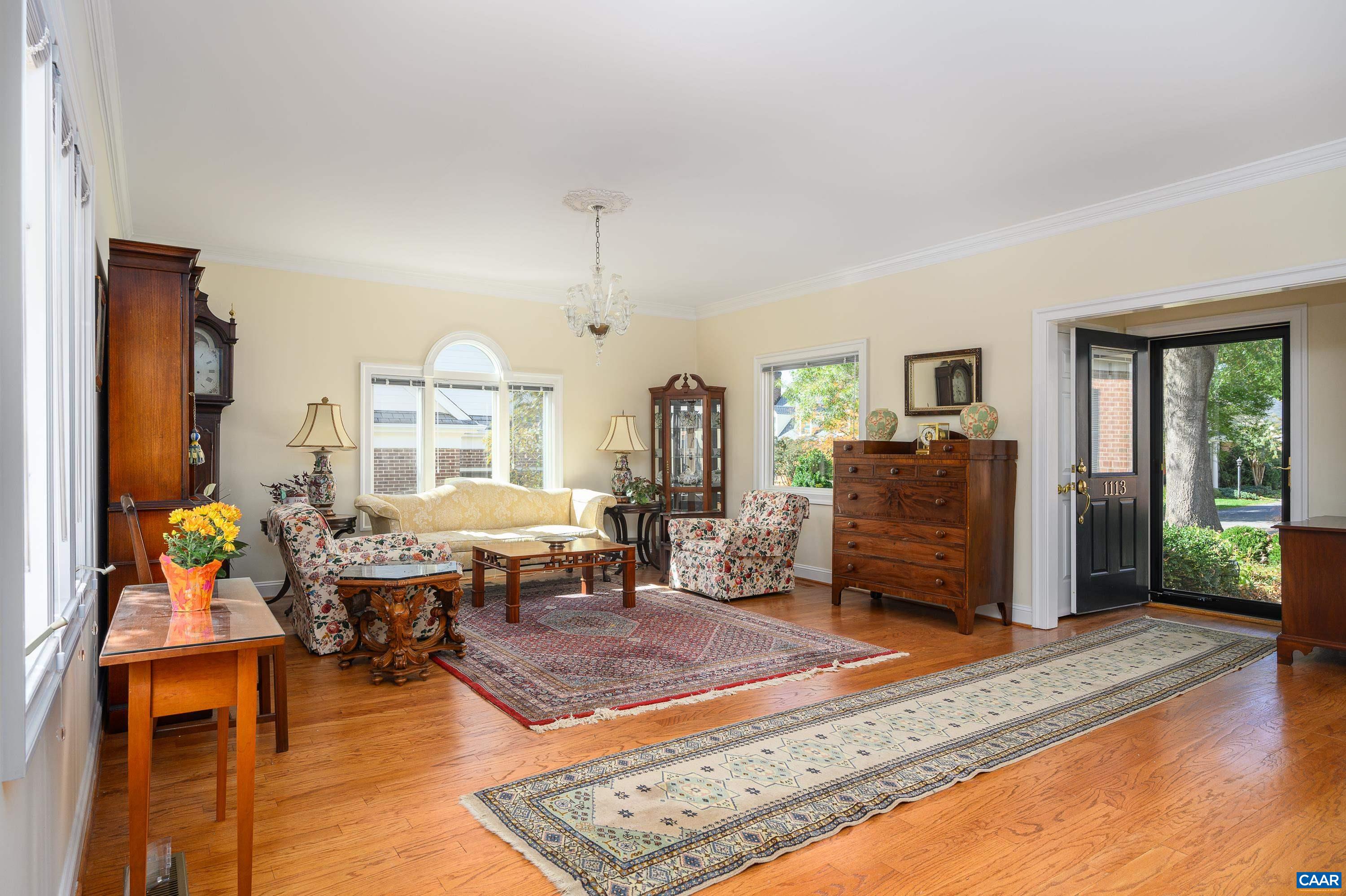 1113 MARION DR