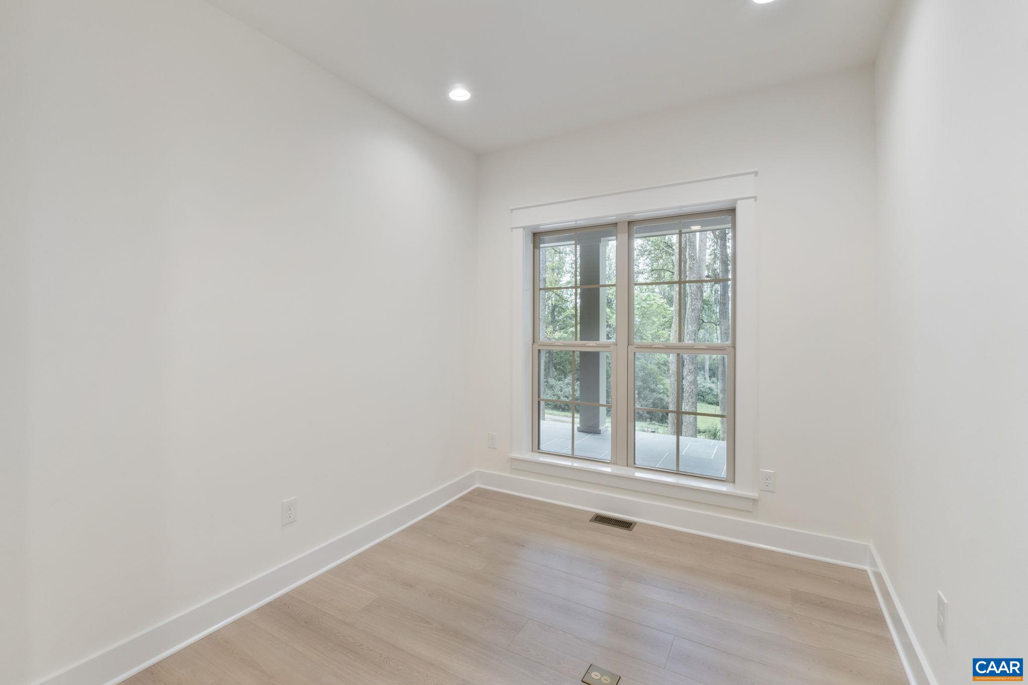 682 VILLA DESTE DR