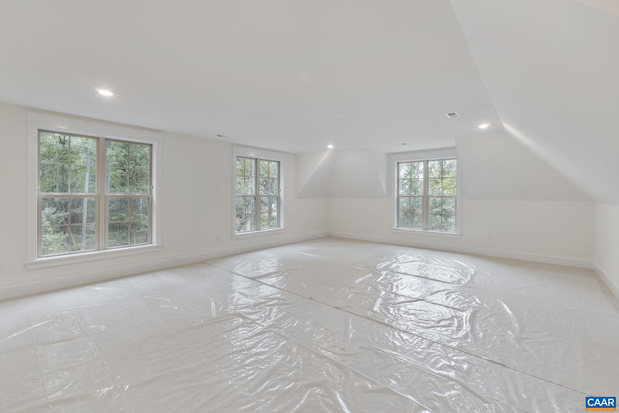 682 VILLA DESTE DR