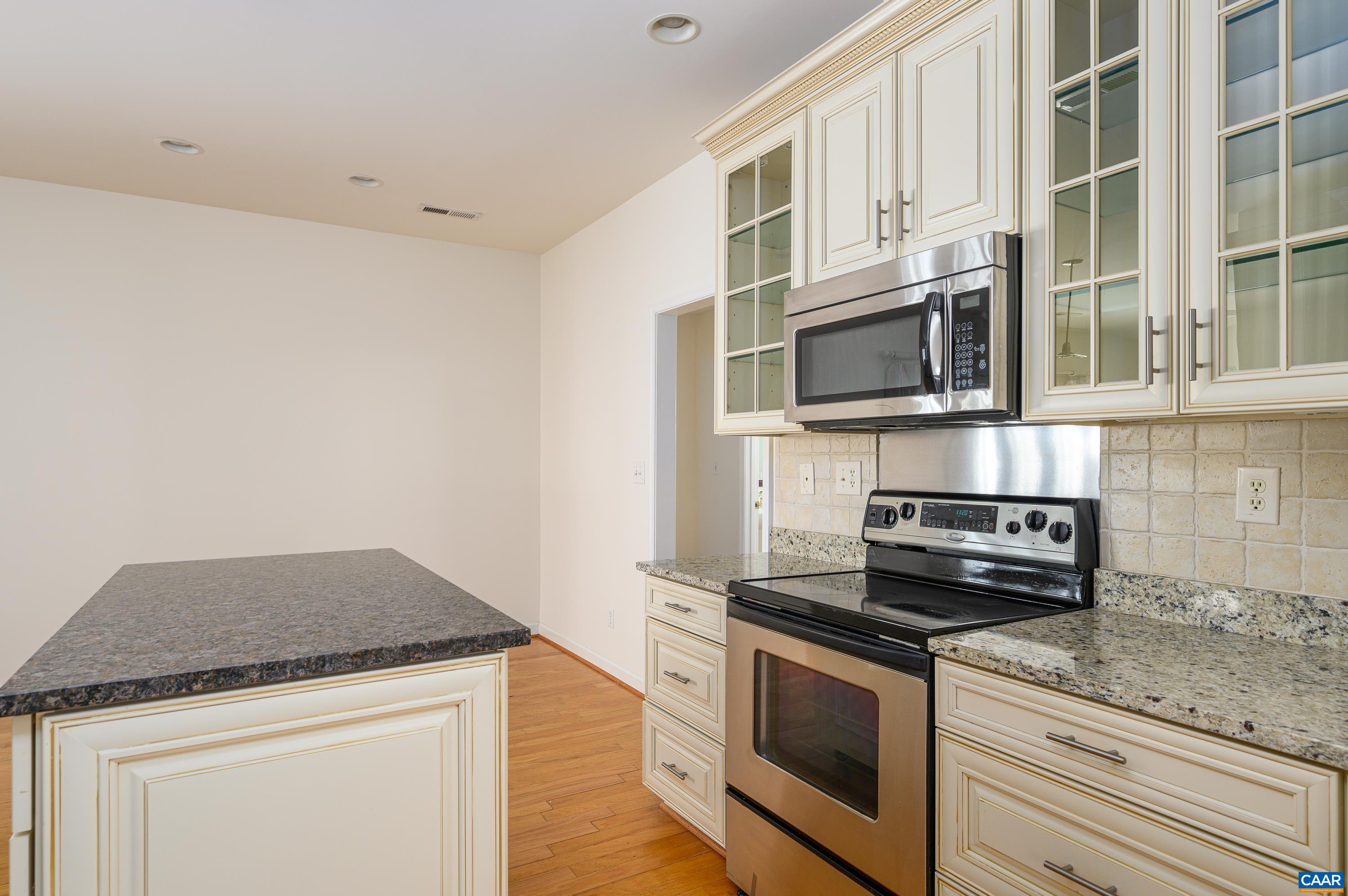 3119 TURNBERRY CIR