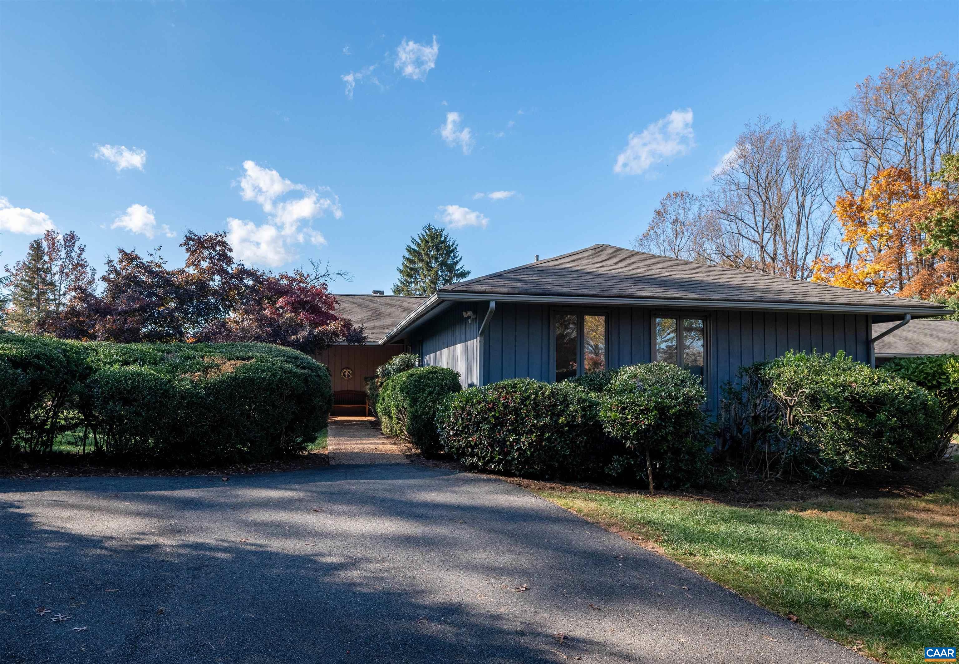 1221 WEST LEIGH DR