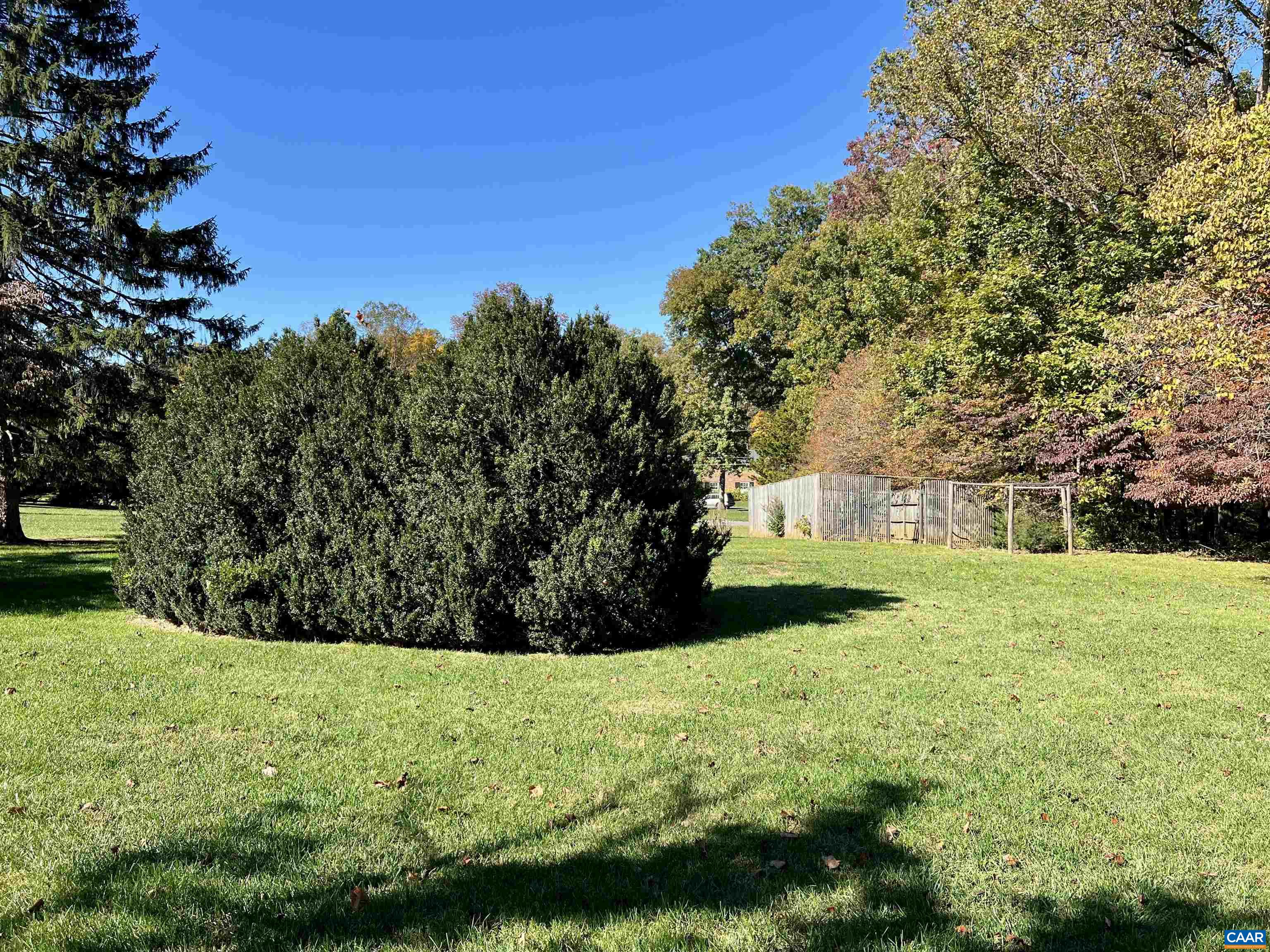 1221 WEST LEIGH DR