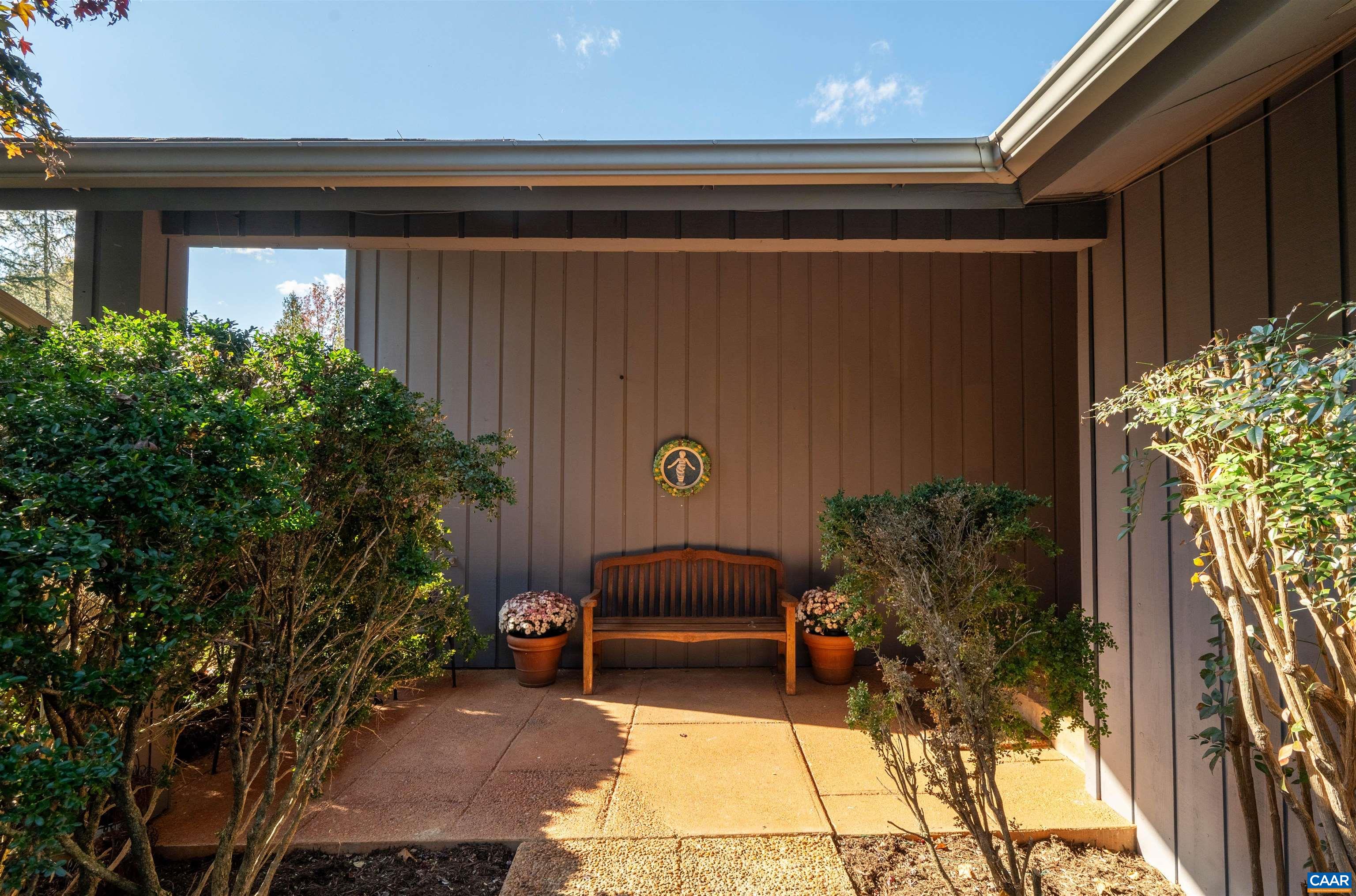 1221 WEST LEIGH DR