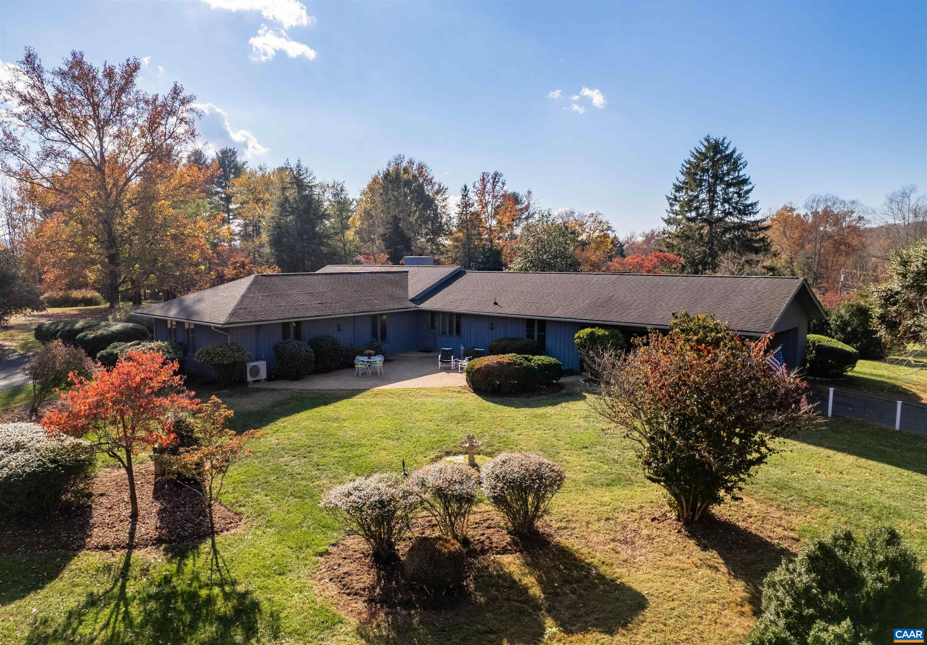 1221 WEST LEIGH DR