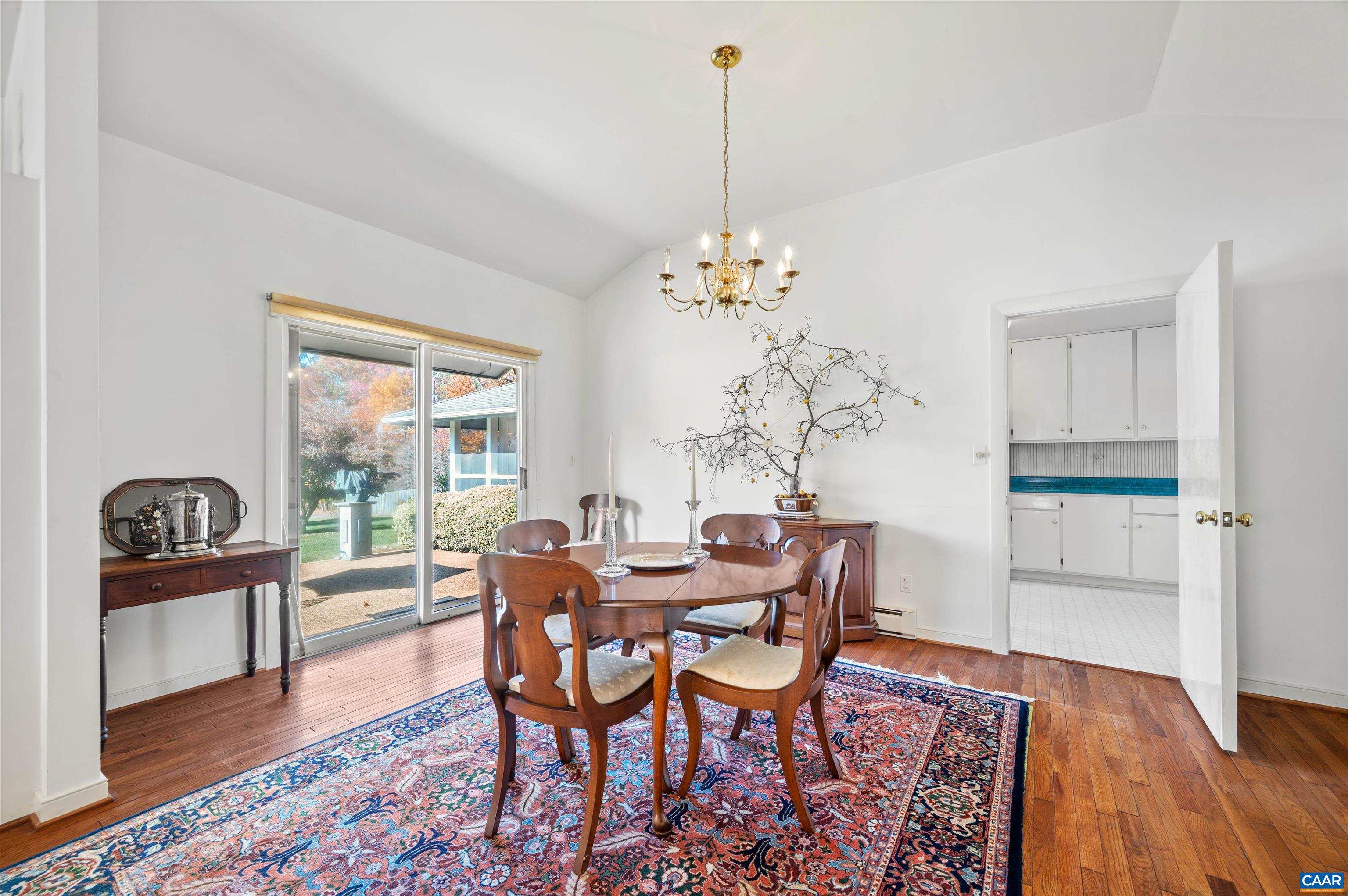 1221 WEST LEIGH DR