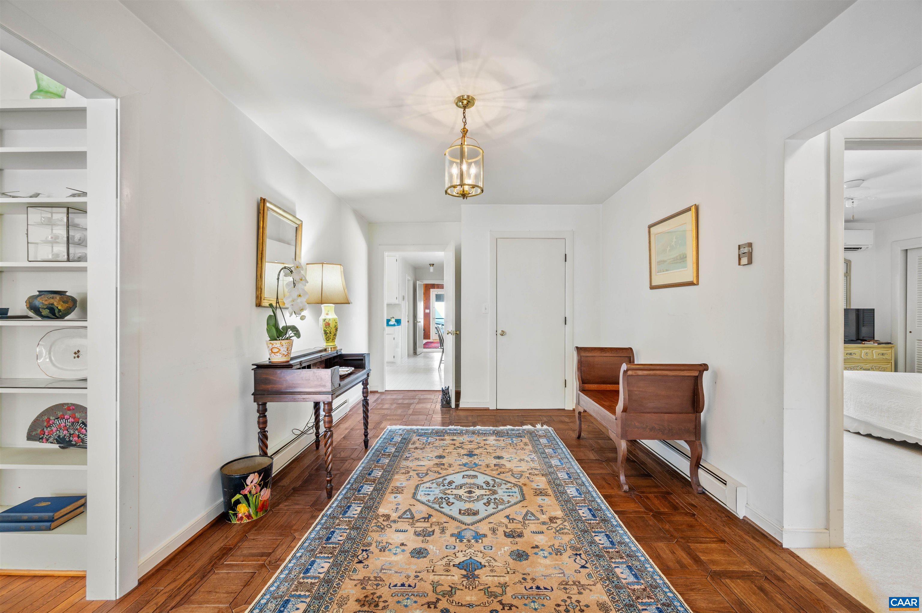 1221 WEST LEIGH DR