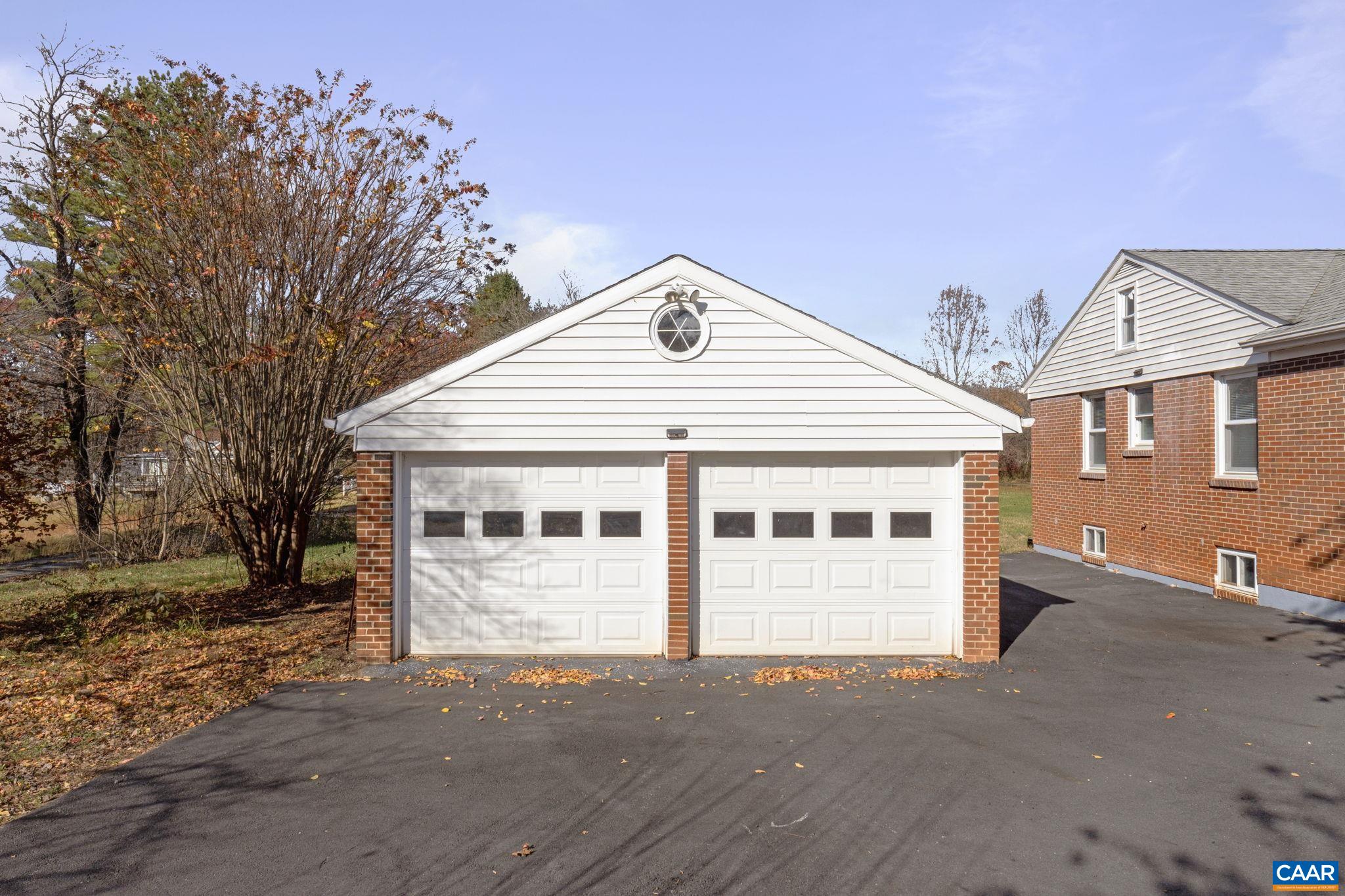 855 MOORE RD