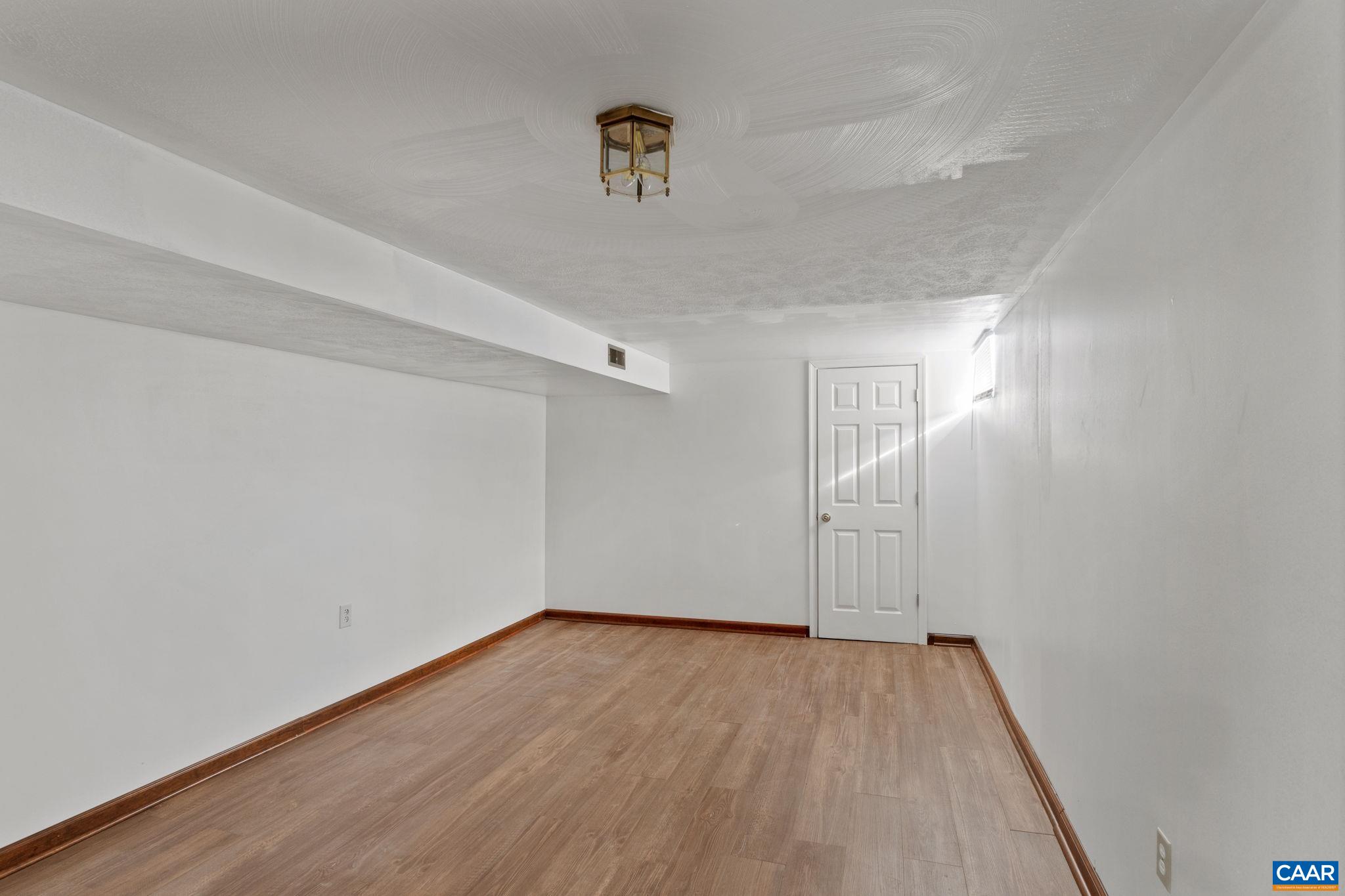 855 MOORE RD