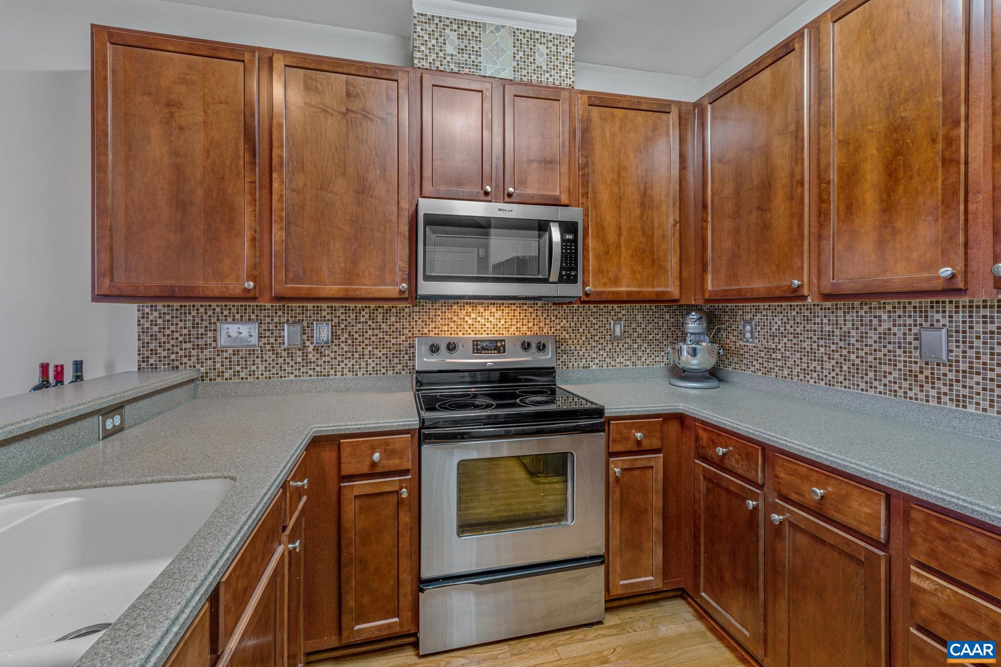 9039 WEST END CIR