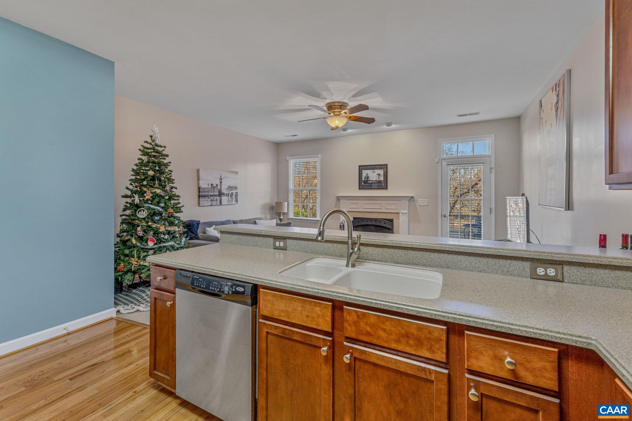 9039 WEST END CIR