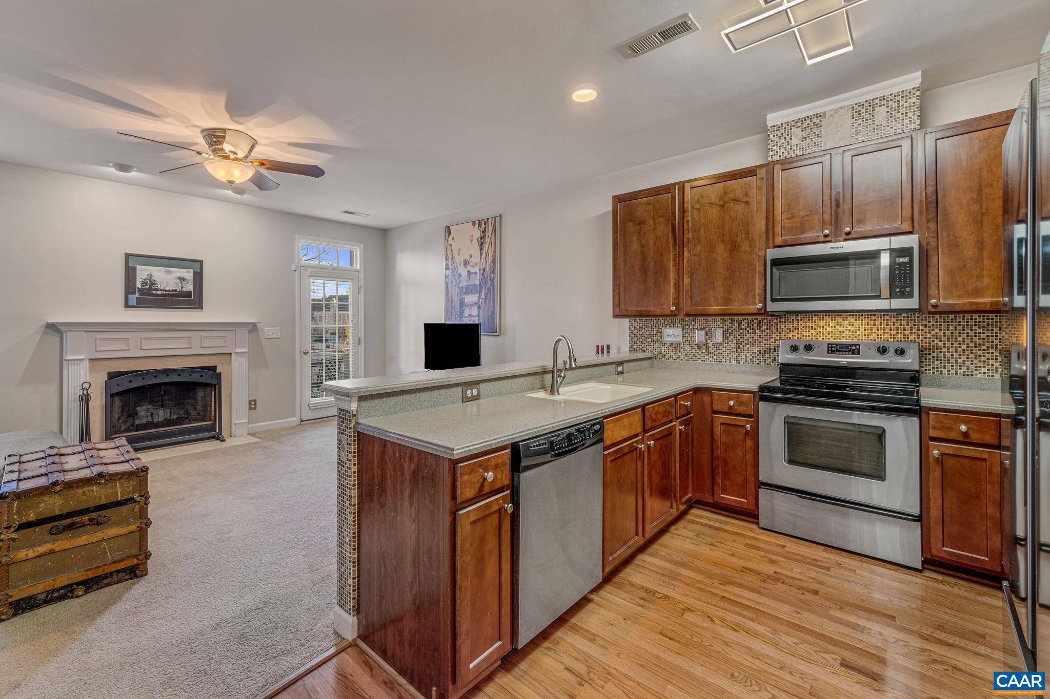 9039 WEST END CIR