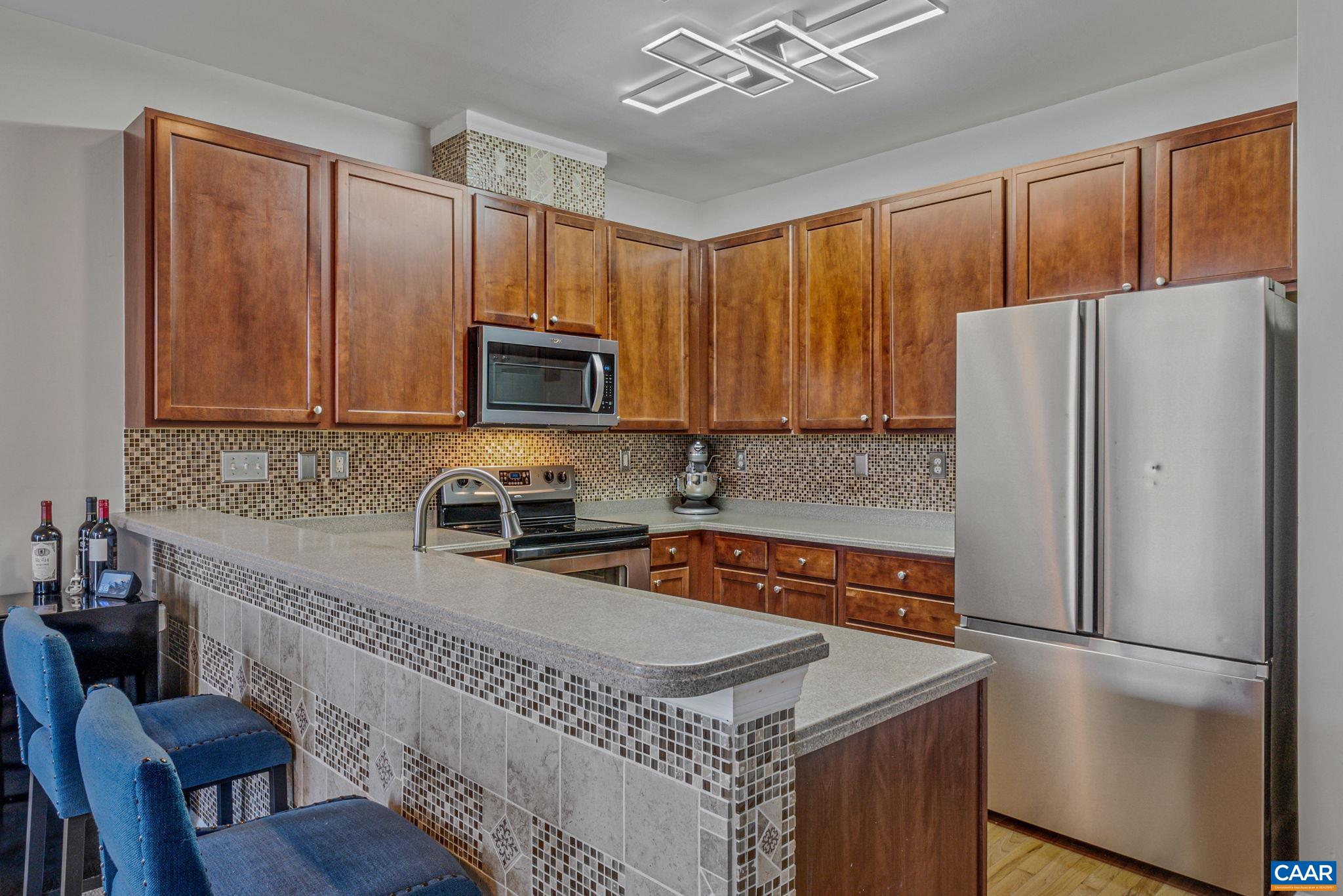 9039 WEST END CIR