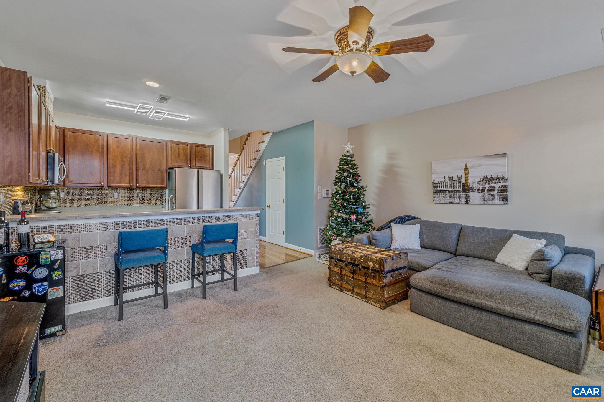 9039 WEST END CIR
