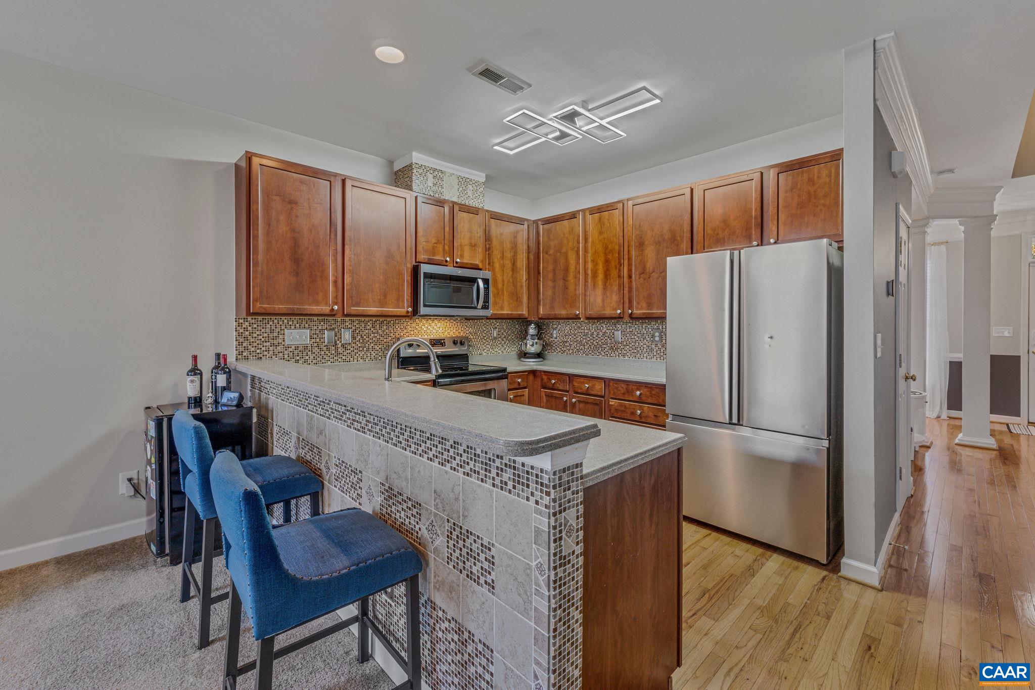 9039 WEST END CIR
