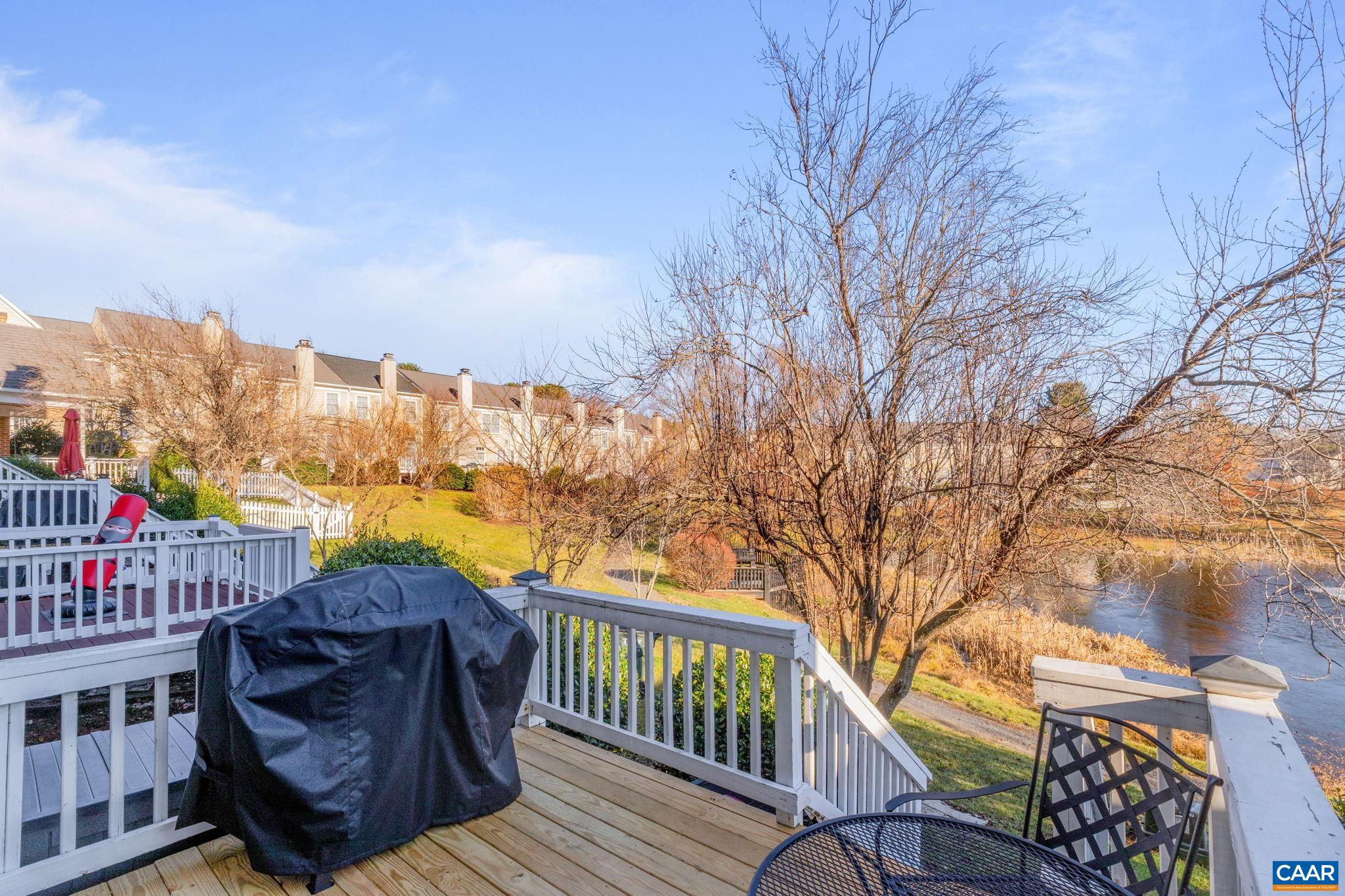 9039 WEST END CIR
