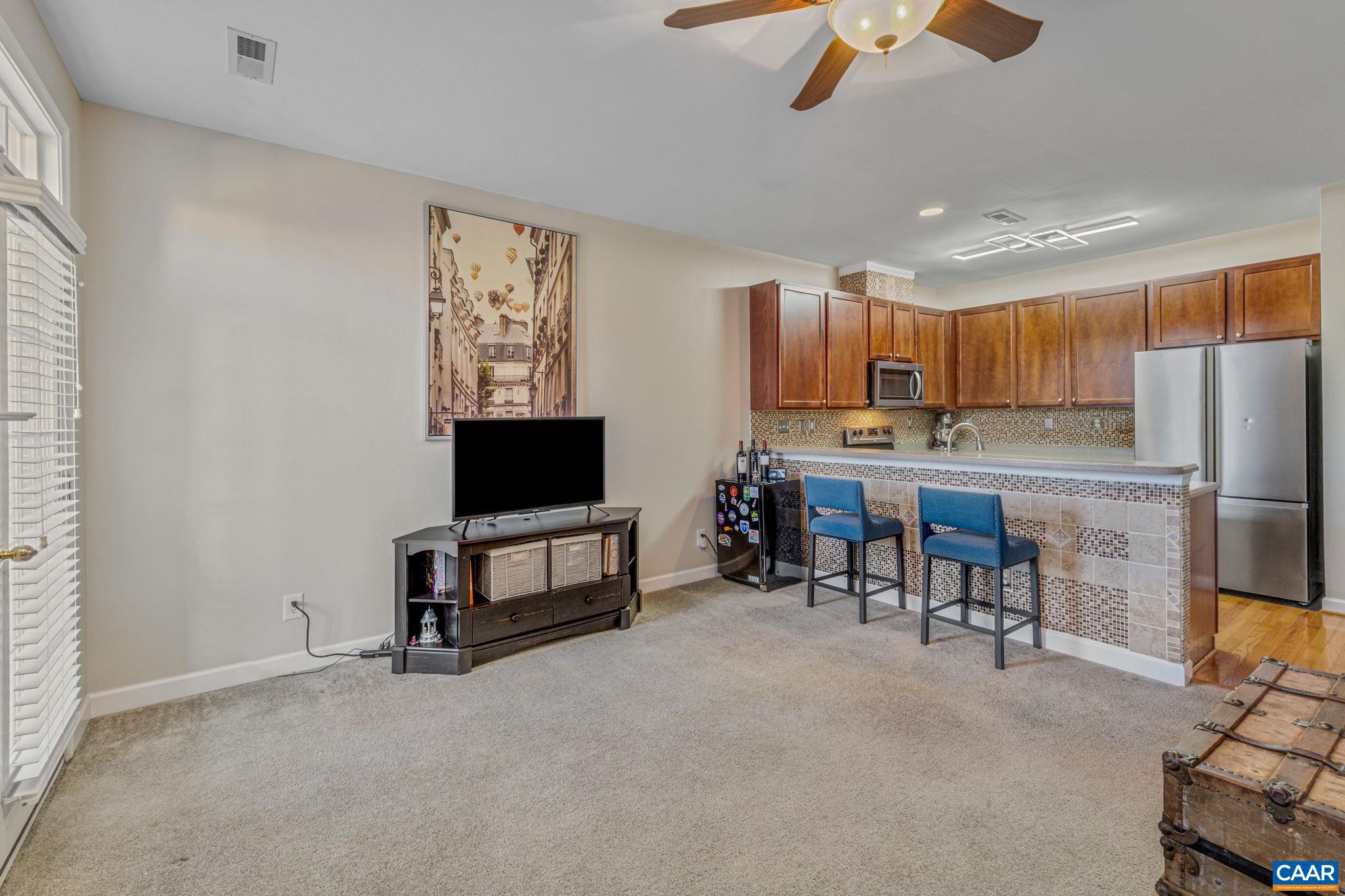 9039 WEST END CIR
