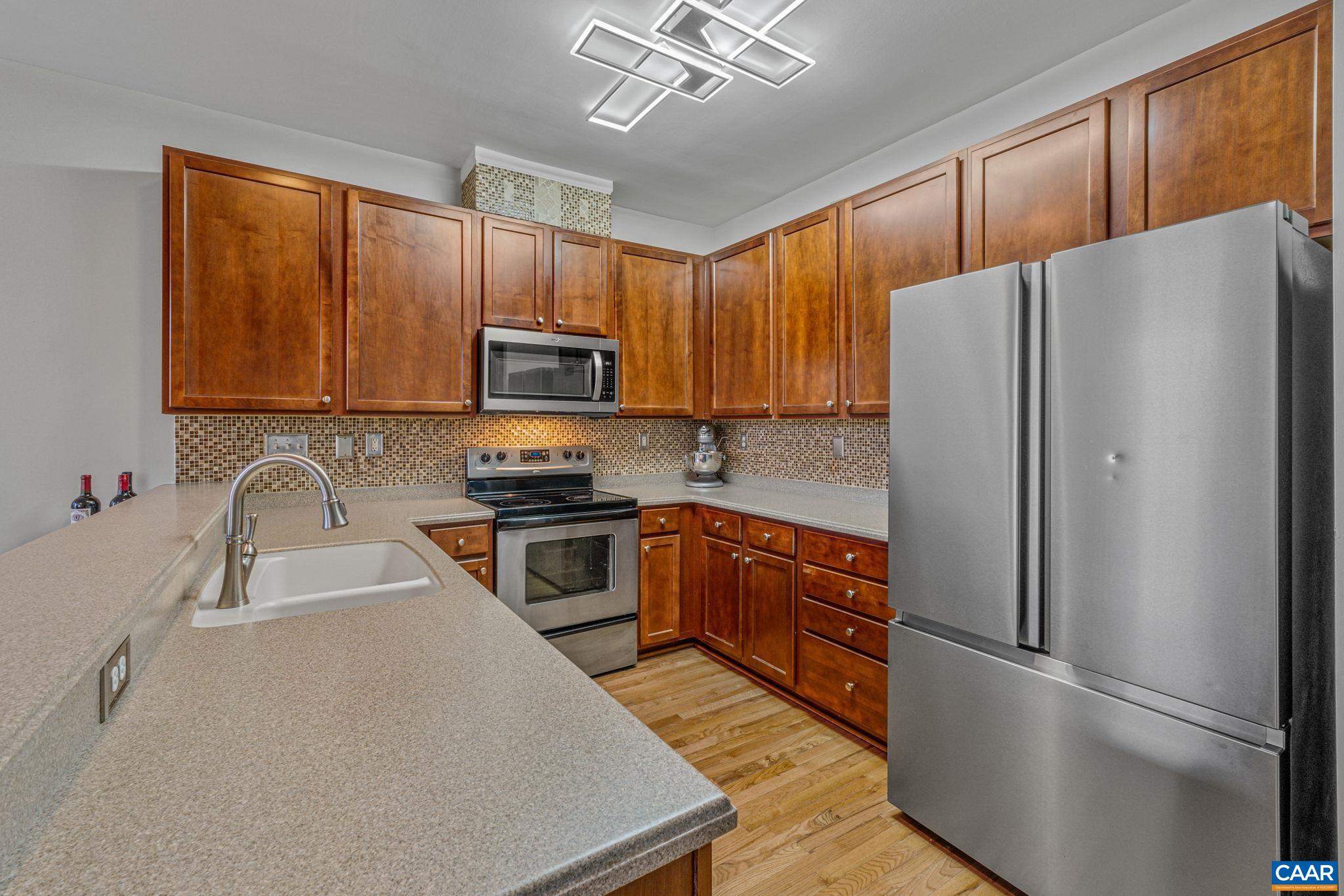 9039 WEST END CIR