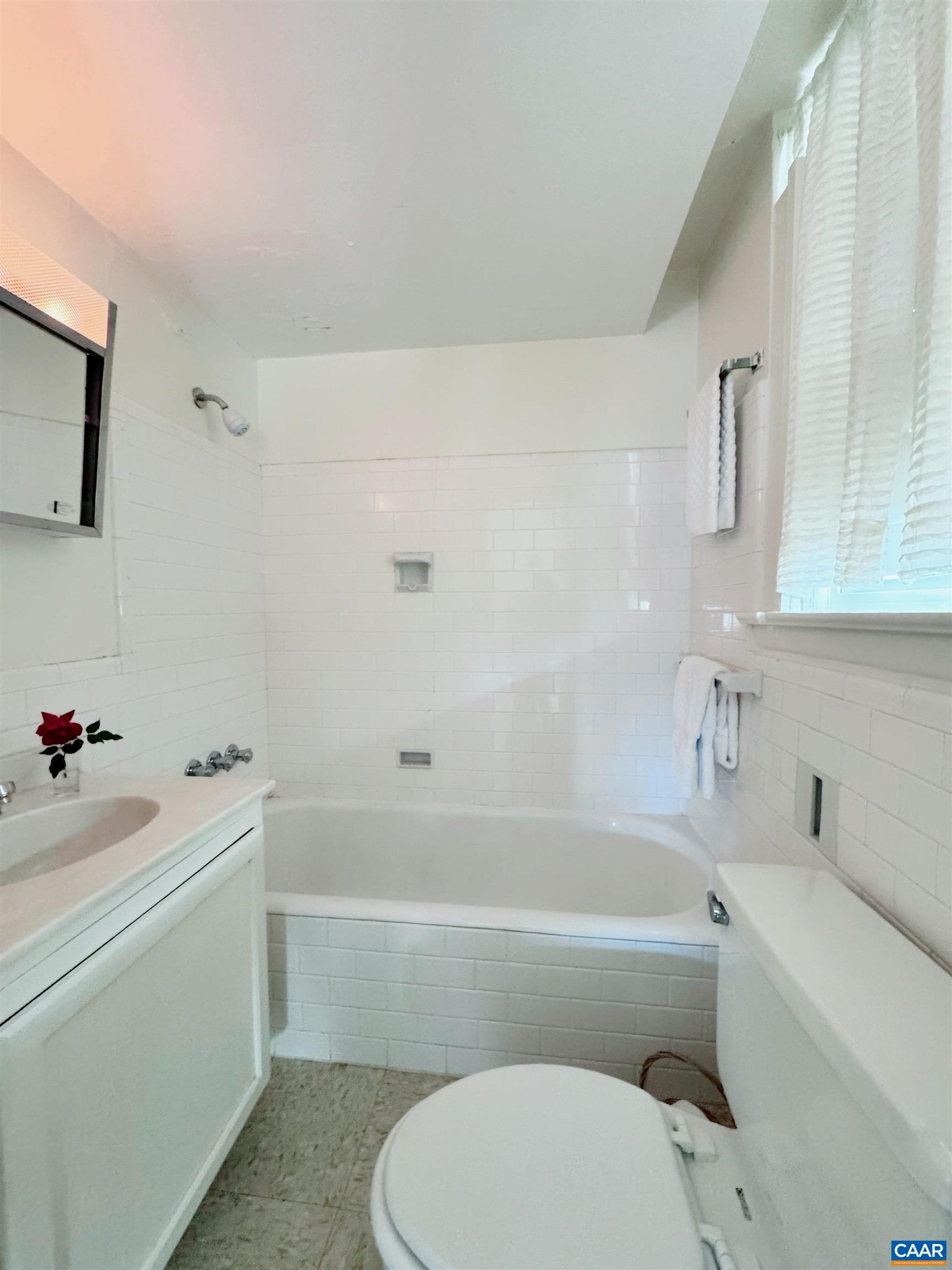 500 COURT SQ Unit: 907