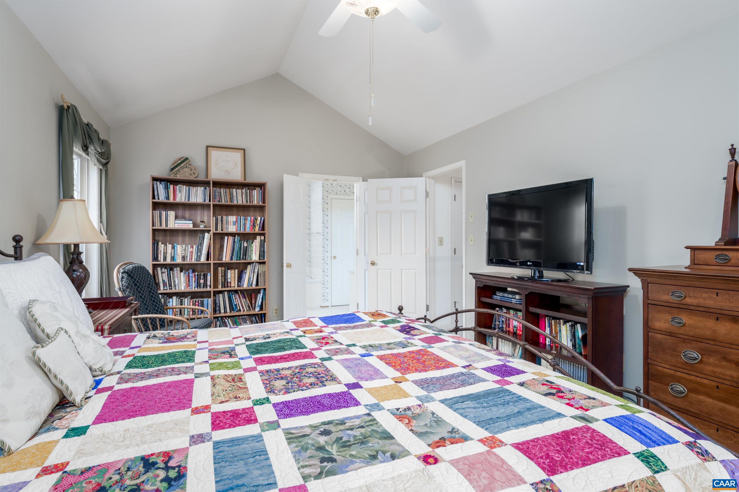 1170 FOXCHASE RDG