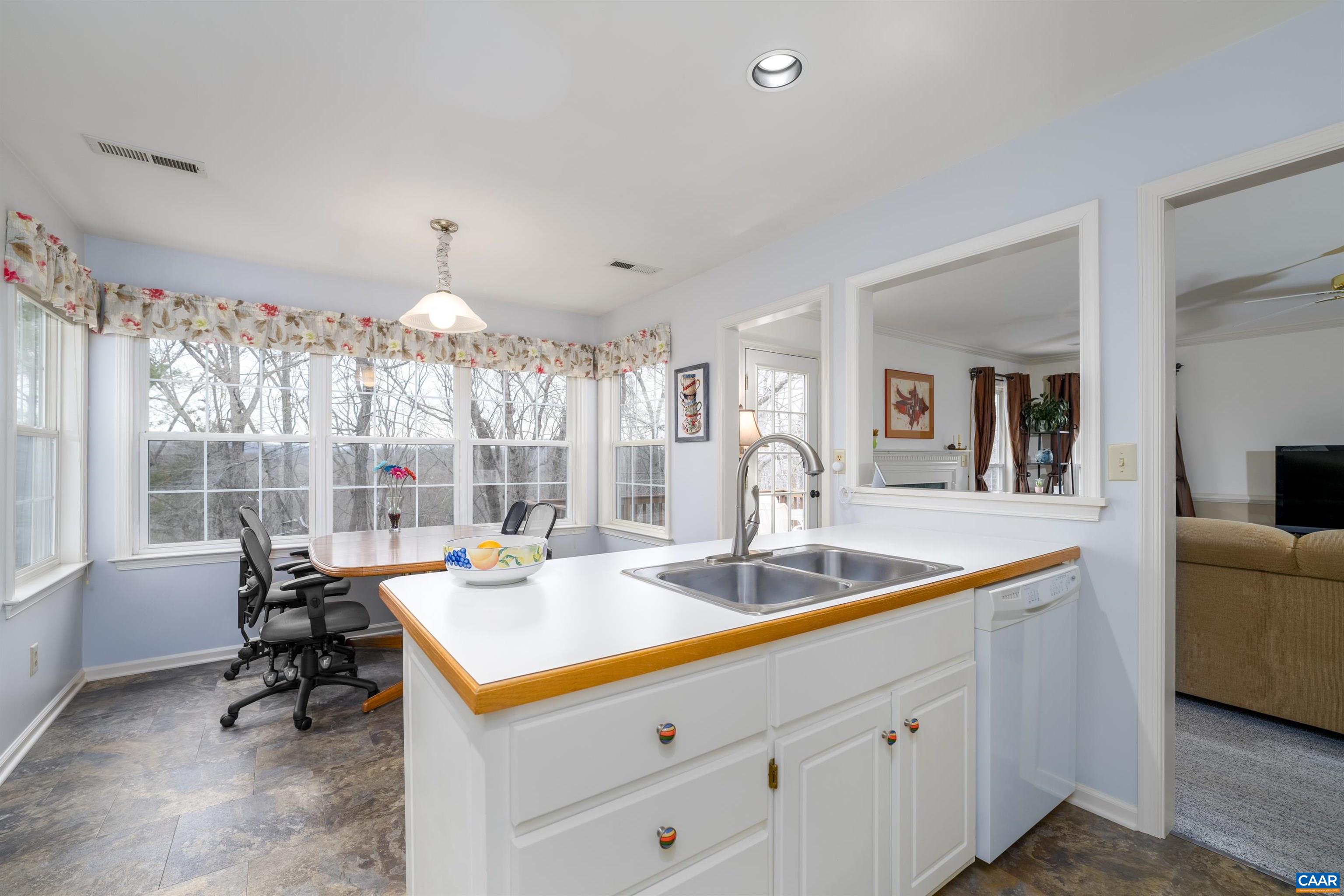 1170 FOXCHASE RDG