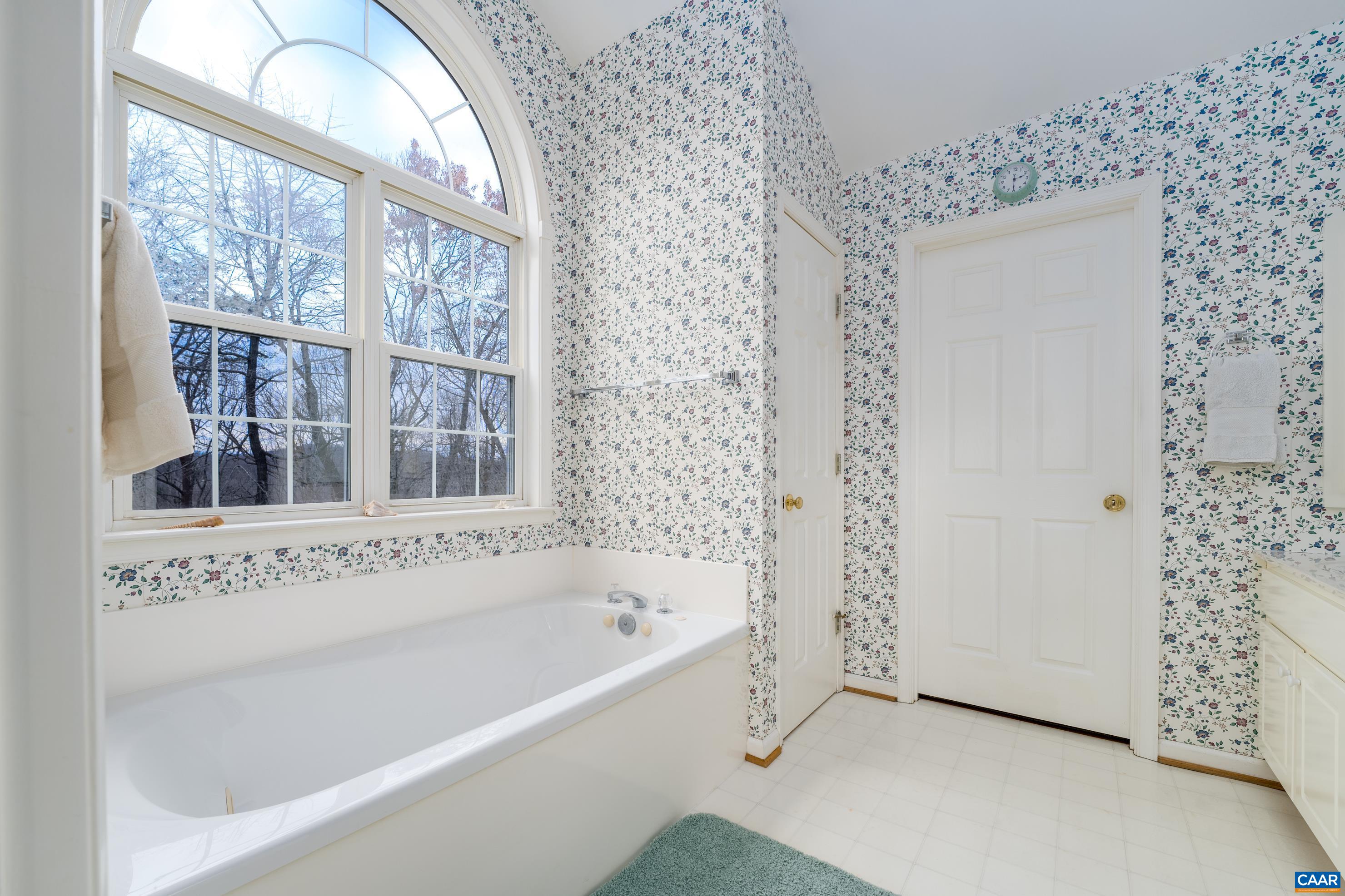 1170 FOXCHASE RDG