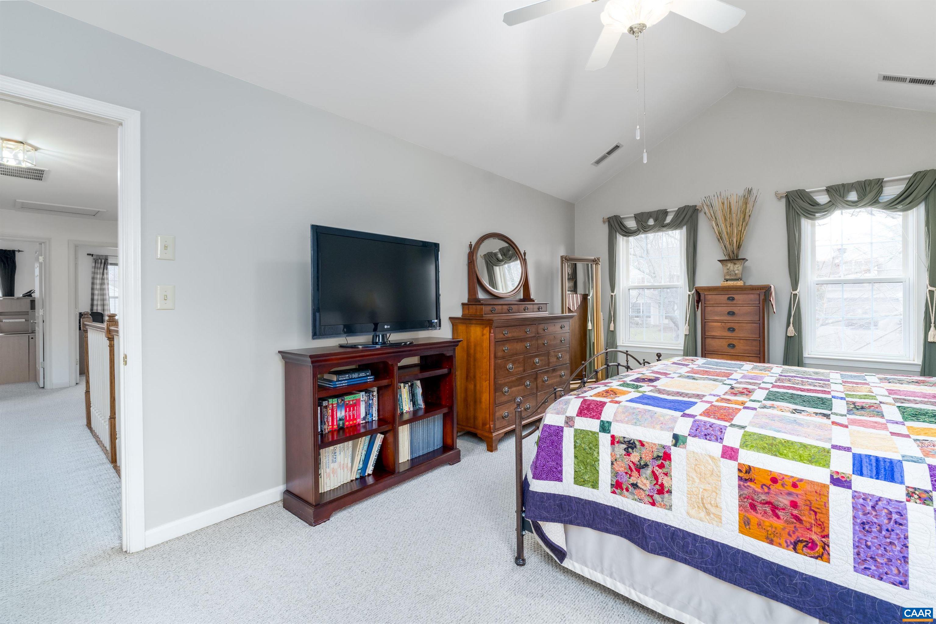 1170 FOXCHASE RDG