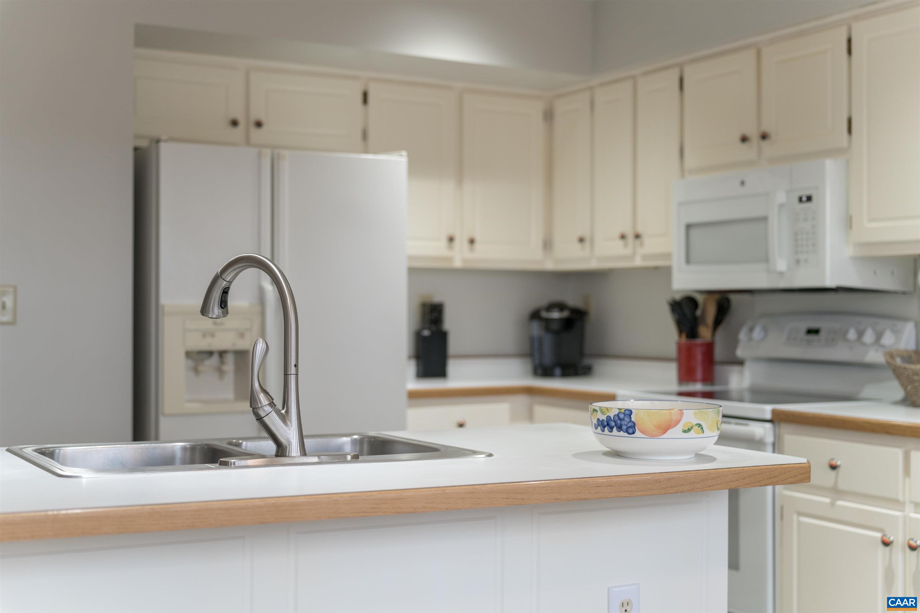 1170 FOXCHASE RDG