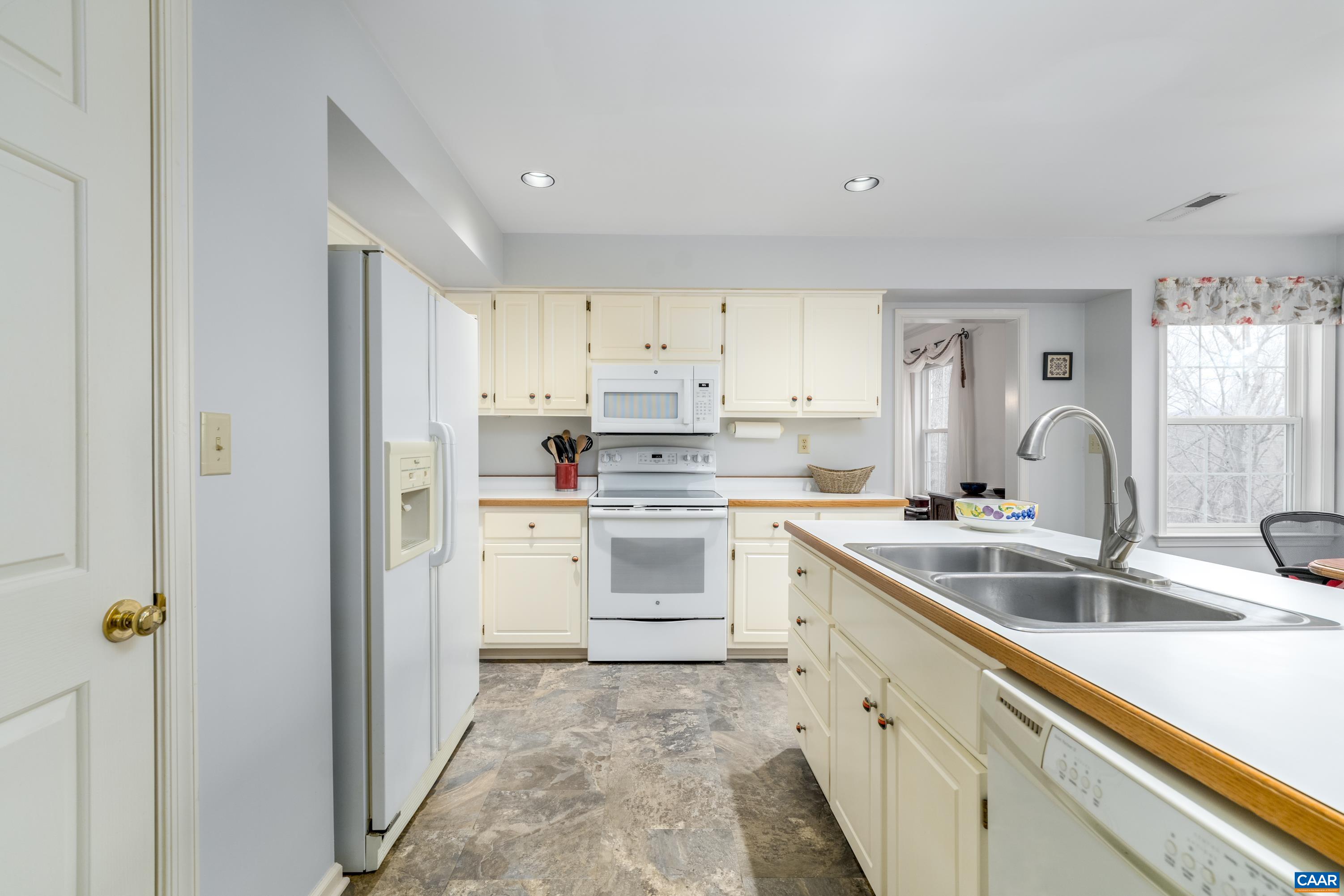 1170 FOXCHASE RDG