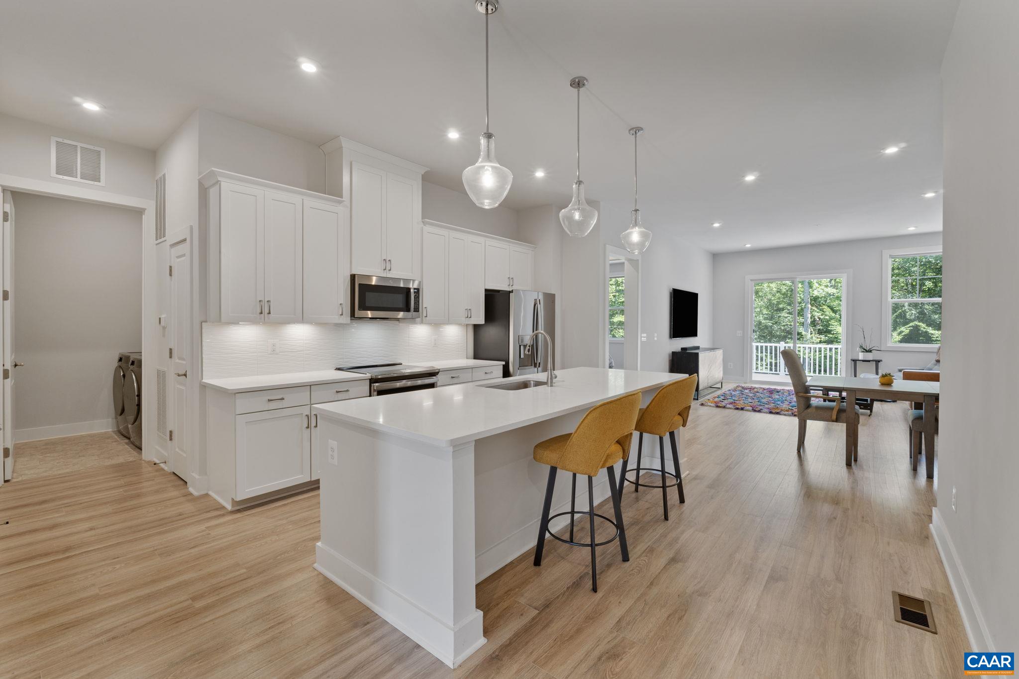 1719 FLORA LN