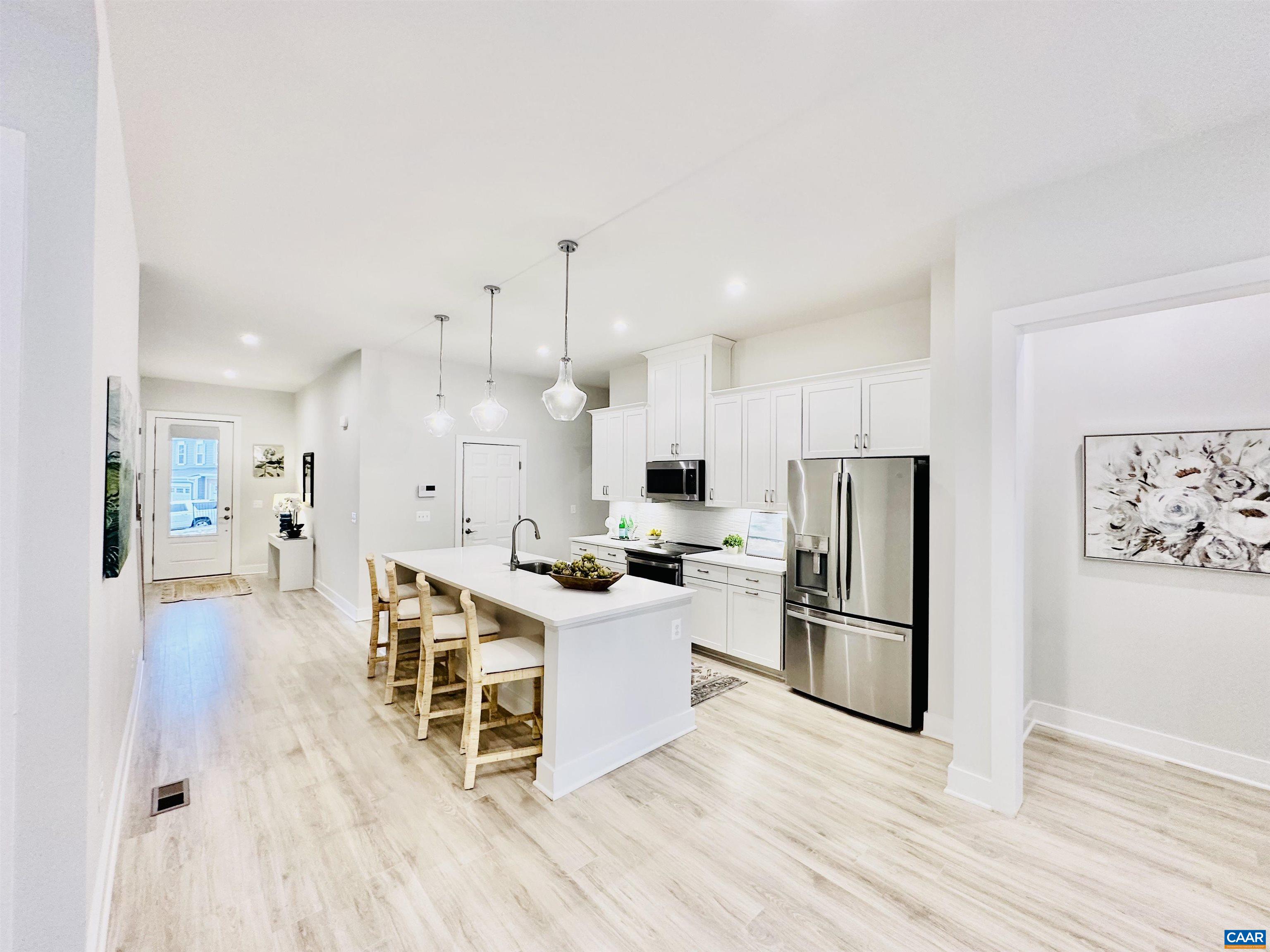 1719 FLORA LN