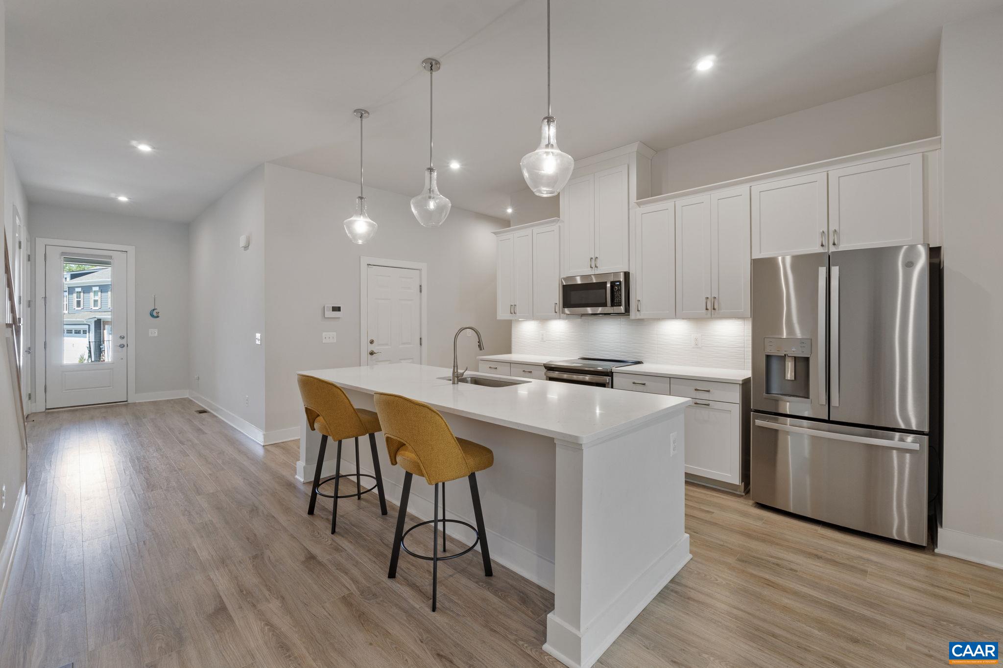 1719 FLORA LN